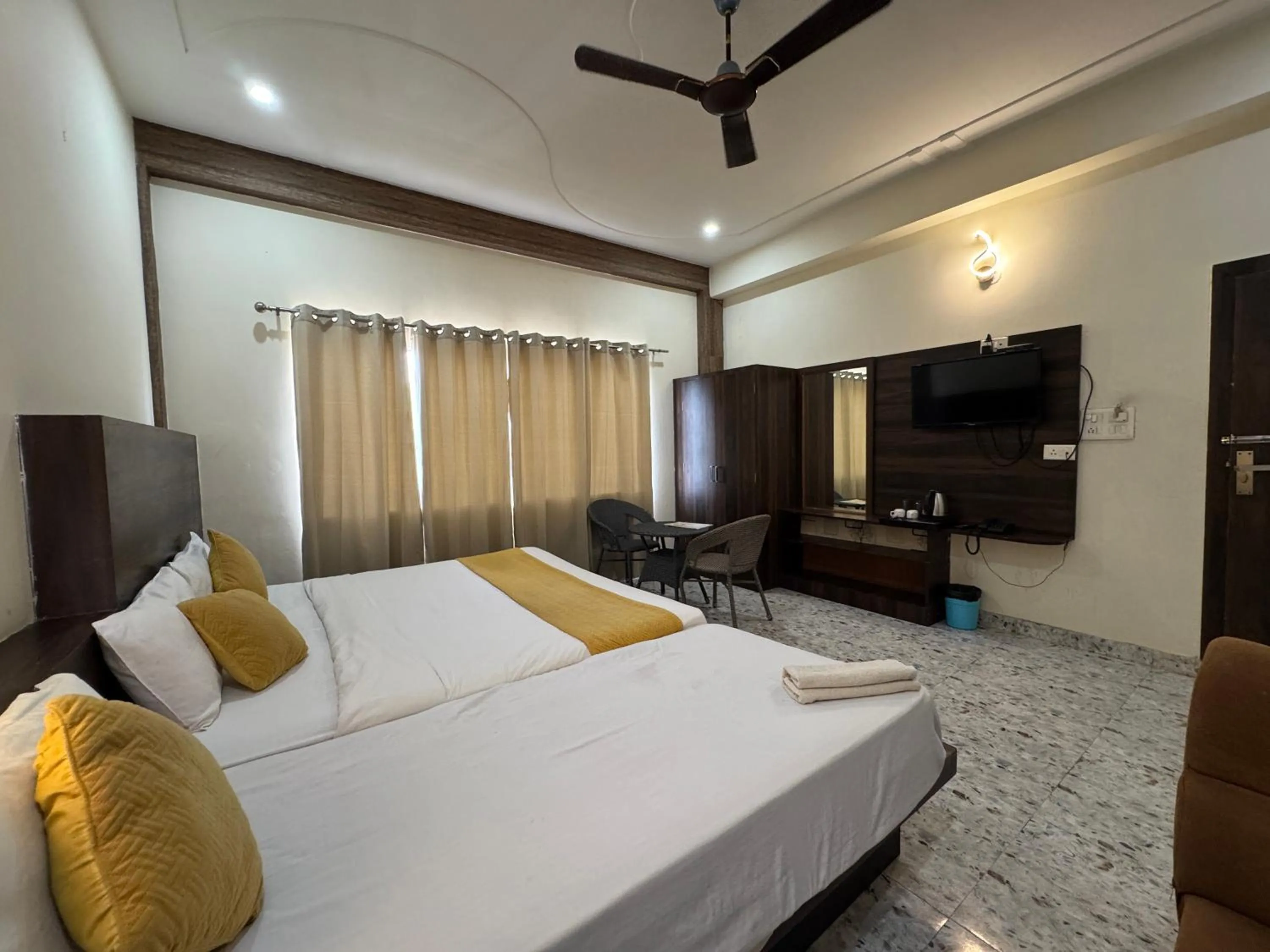 Bedroom, Bed in Hotel Vrinda Sarovar