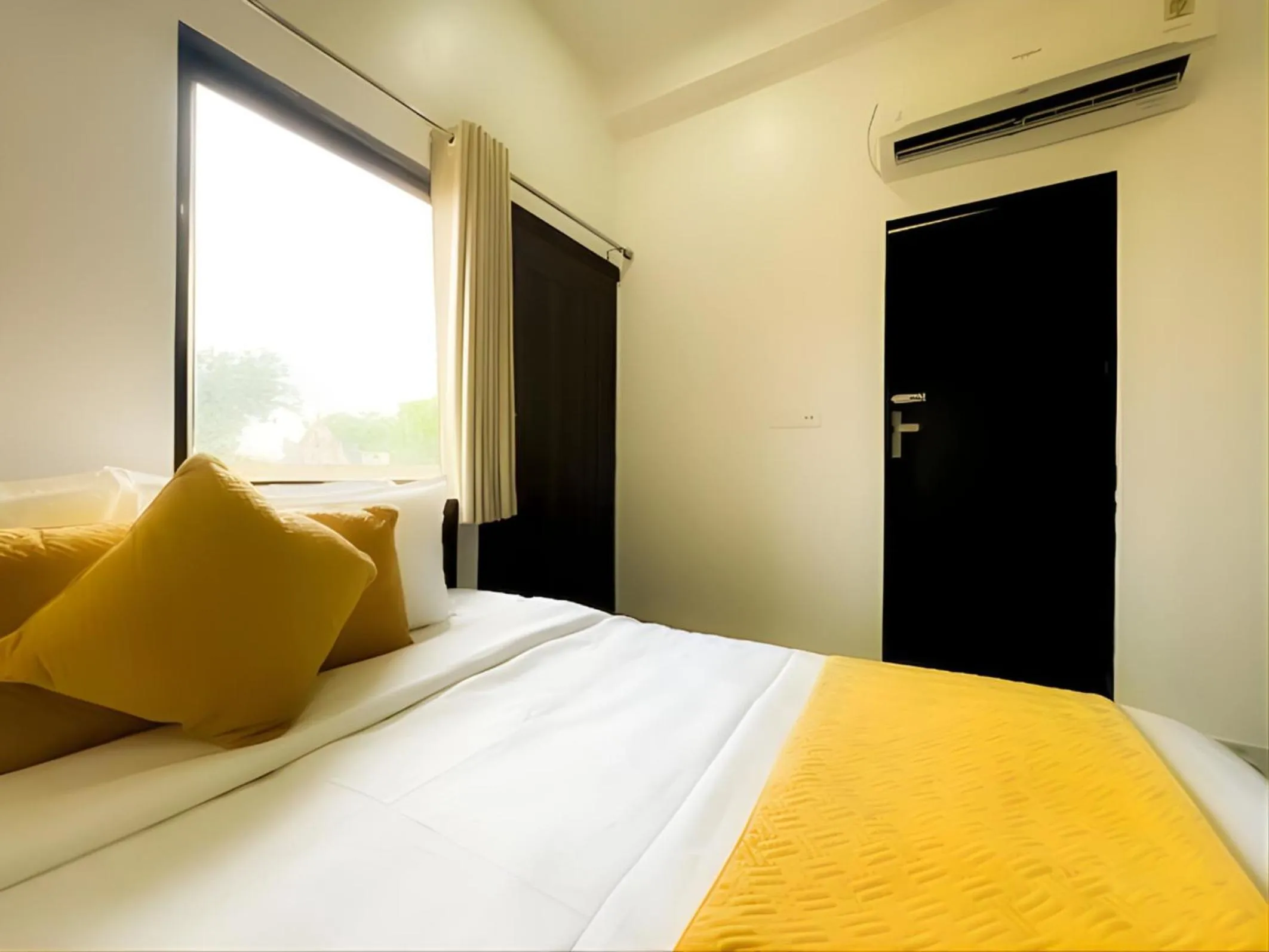 Bed in Hotel Vrinda Sarovar