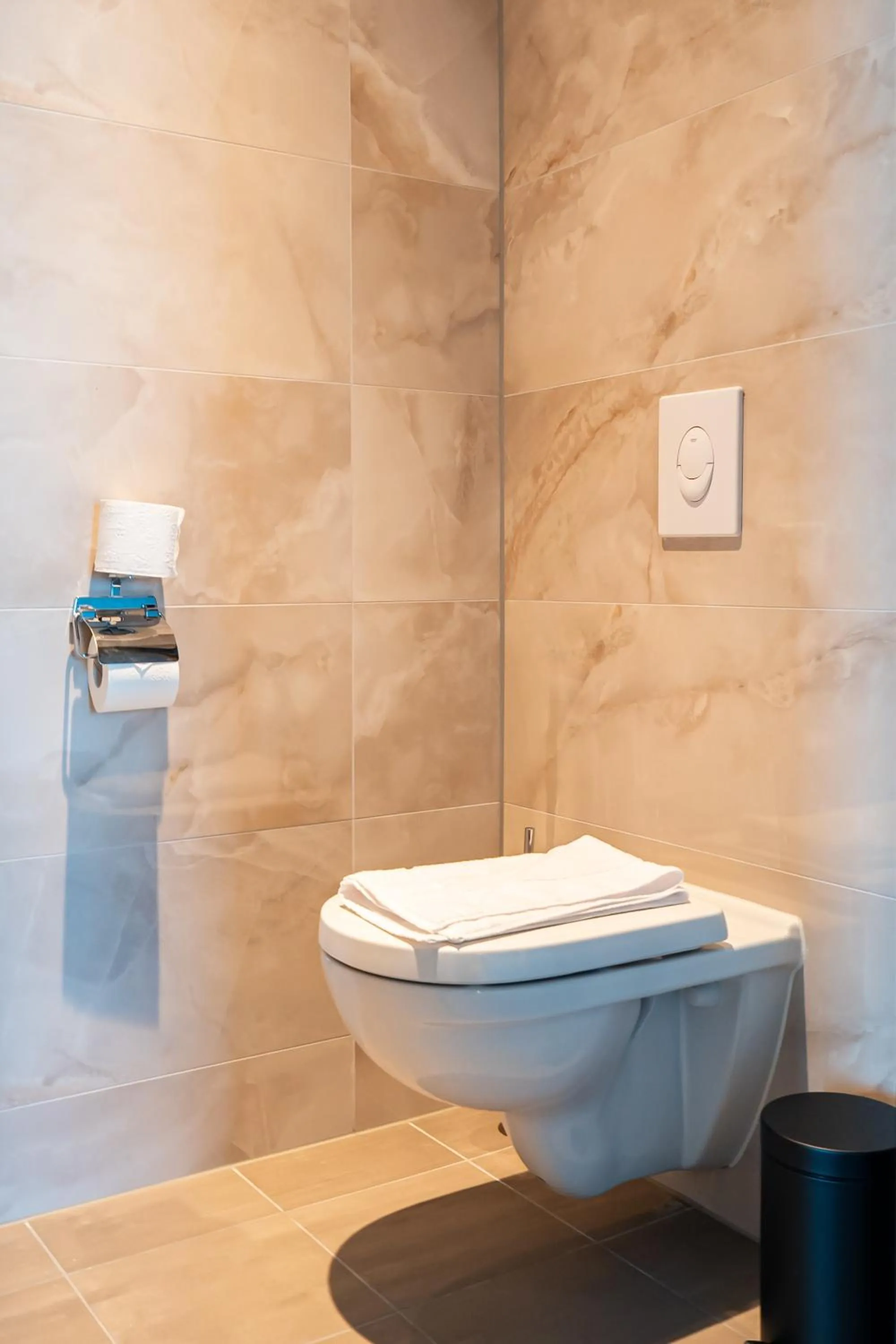 Bathroom in OZO Hotels De President Amsterdam Schiphol Airport