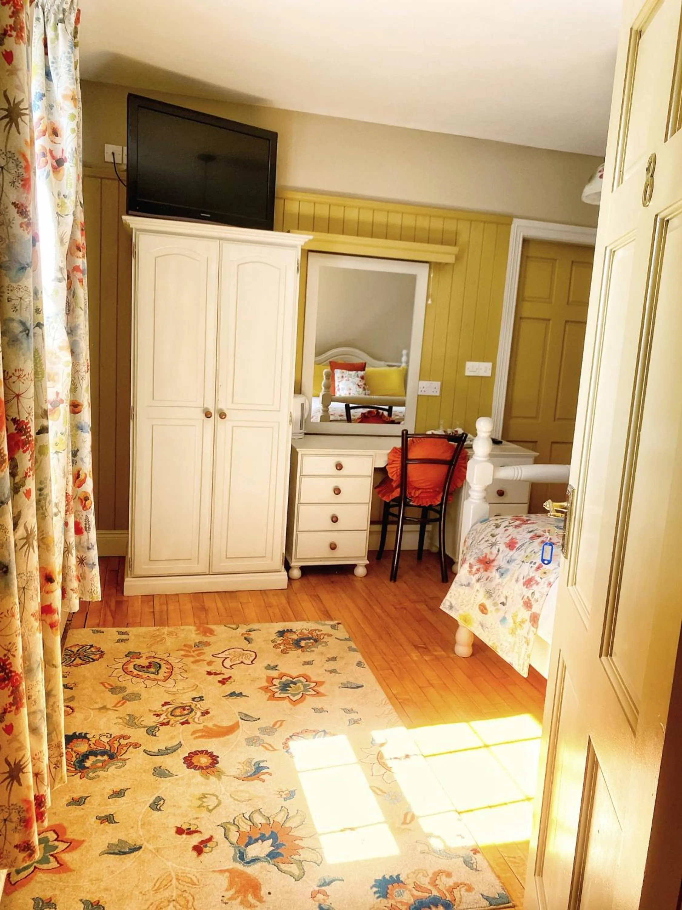 Photo of the whole room, Bed in Dulrush Lodge Guest House, Restaurant and Self-Catering