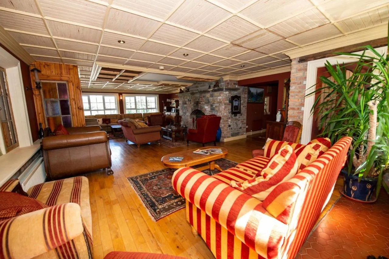 TV and multimedia in Dulrush Lodge Guest House, Restaurant and Self-Catering