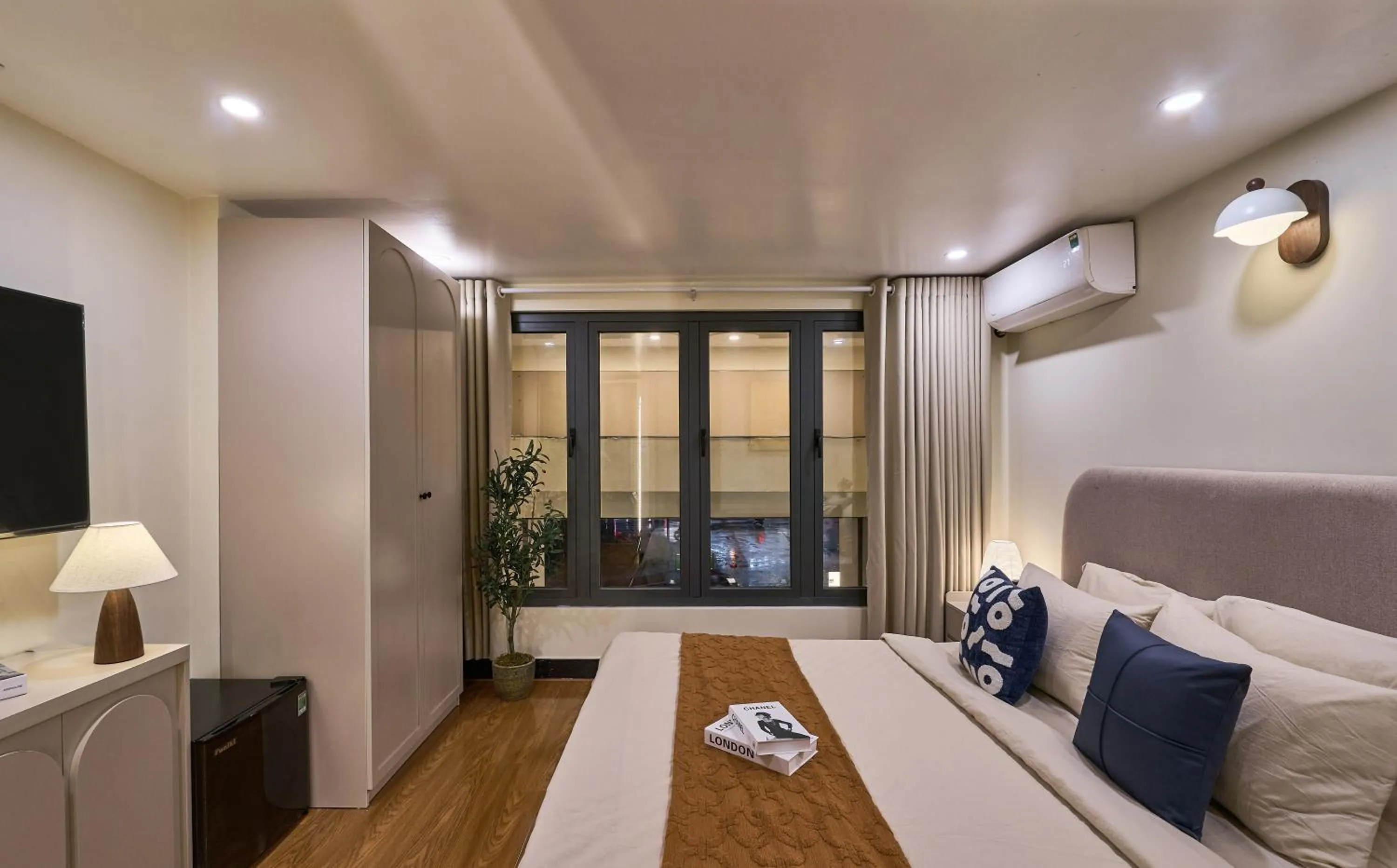 Deluxe Double Room with Castle View in Secret Garden Hotel Phan Xich Long by Urban B