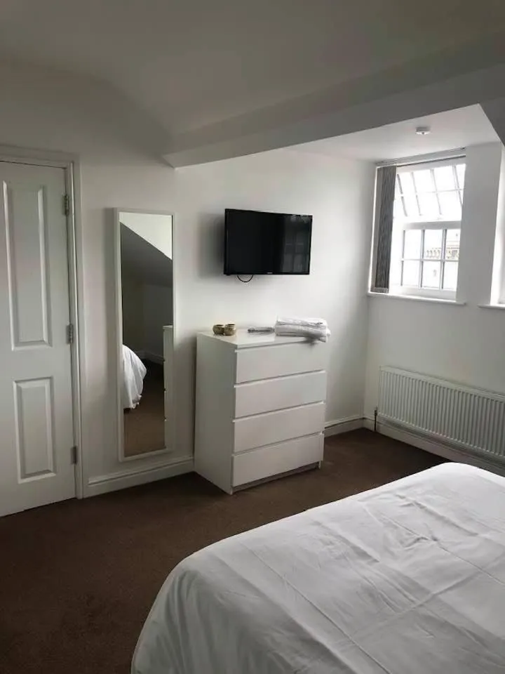 Bedroom, Bed in Harcourt Place