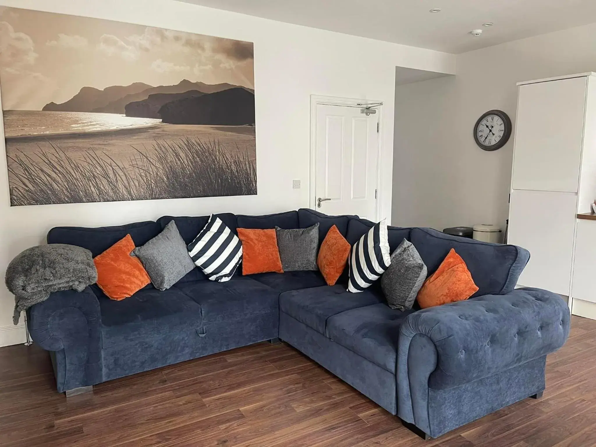 Two-Bedroom Apartment with Sea View in Harcourt Place Two-Bedroom Apartment with Sea View in Harcourt Place