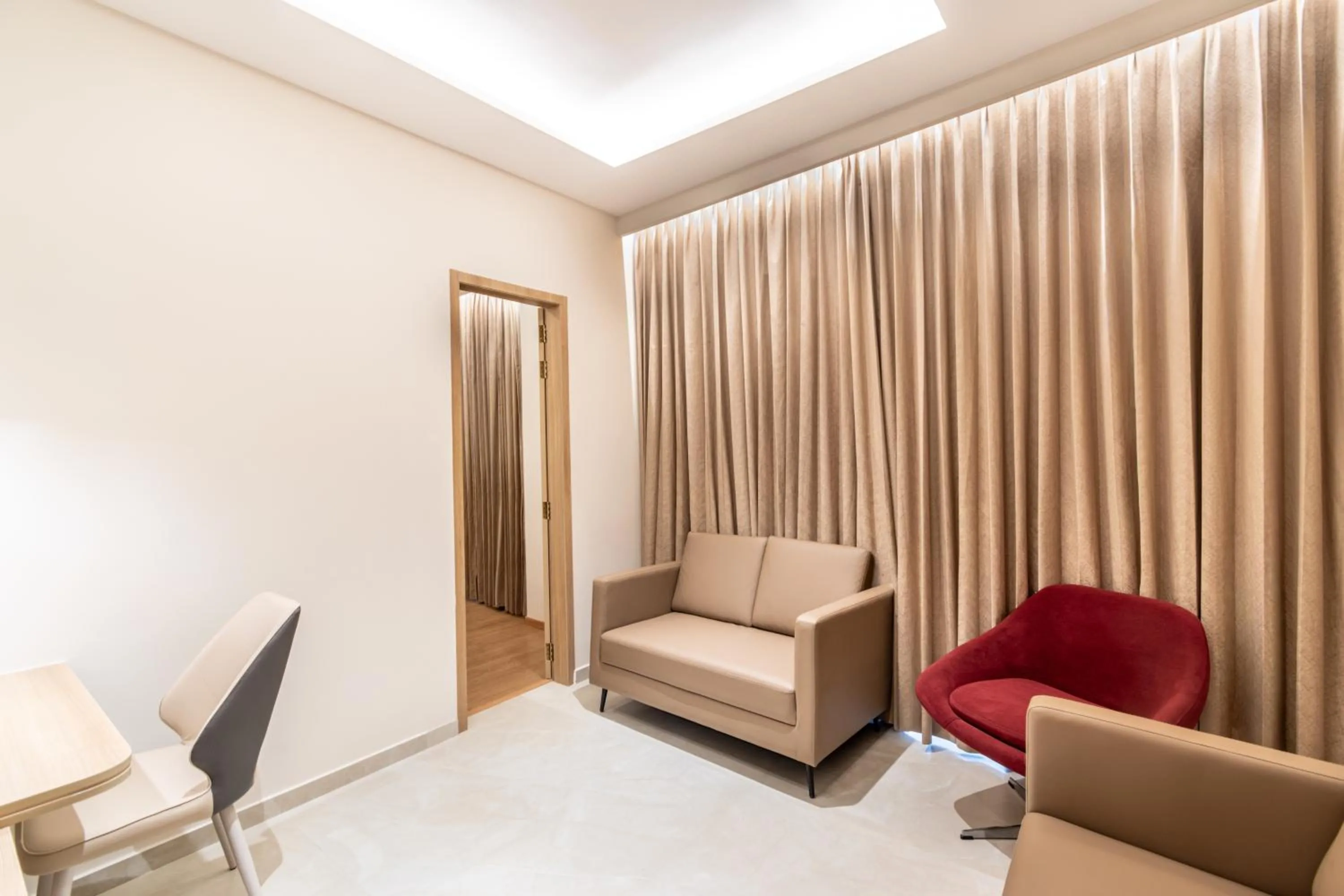 Living room in Hotel Lenexa by Bestinn Leisure