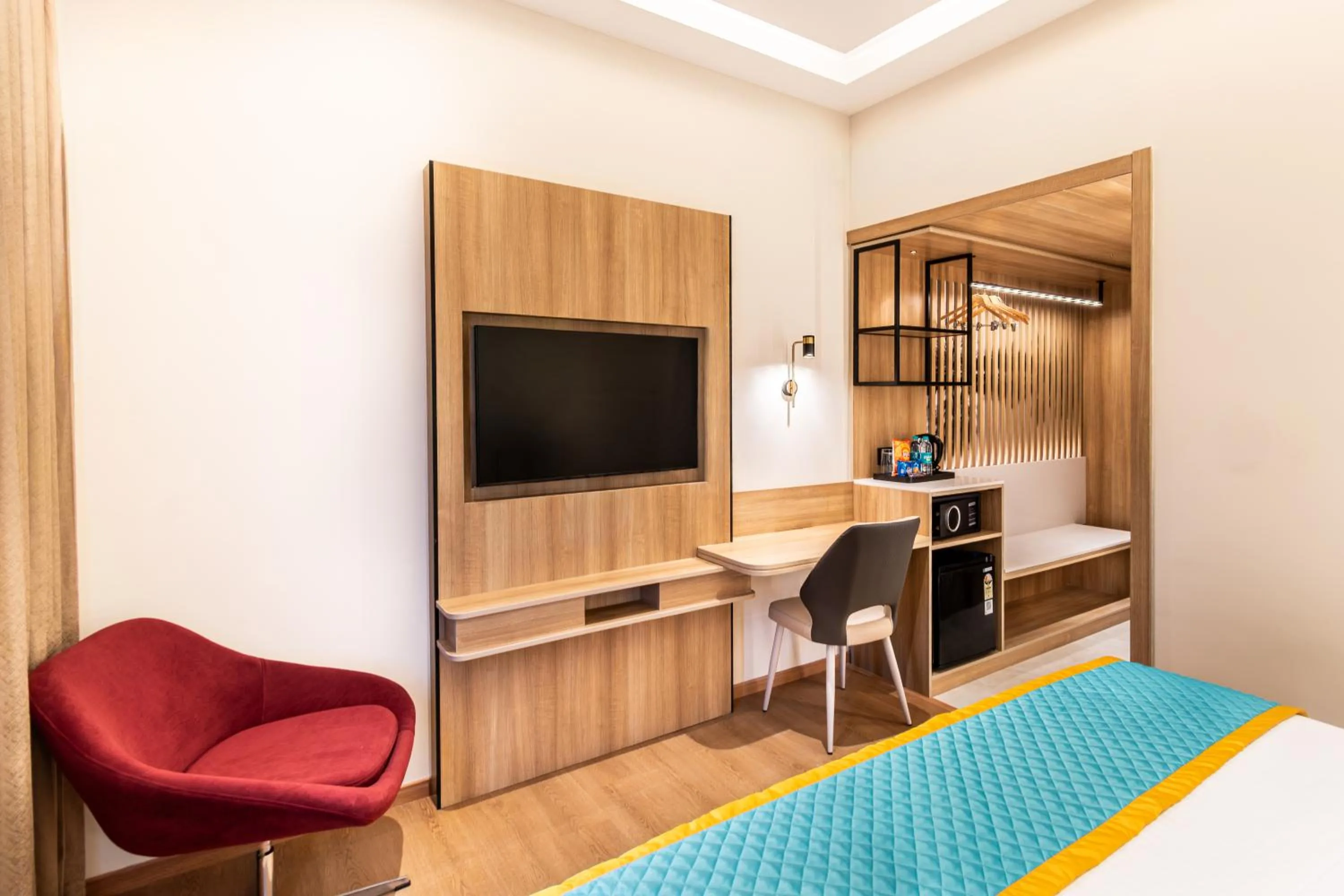TV and multimedia, Bed in Hotel Lenexa by Bestinn Leisure