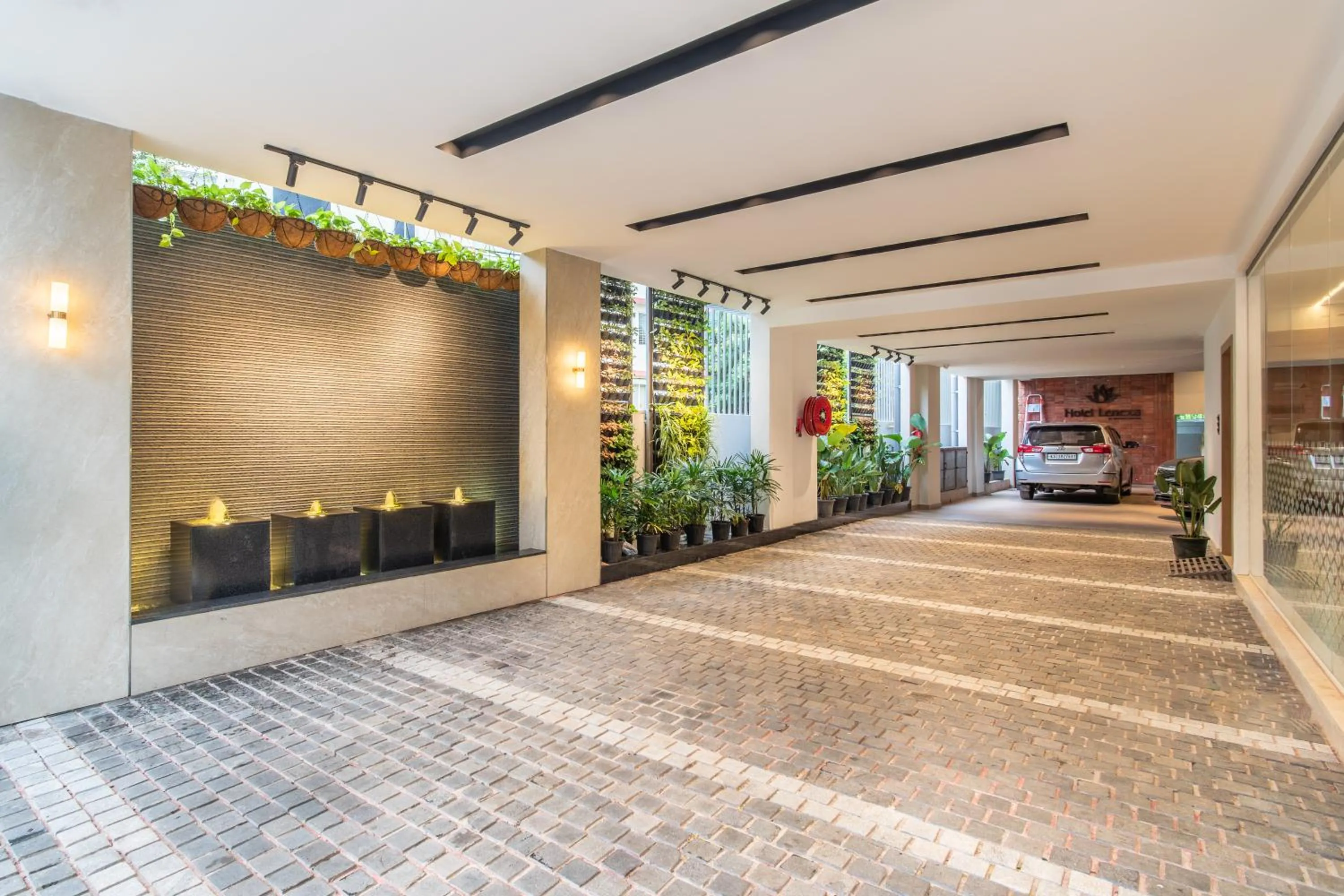Facade/entrance in Hotel Lenexa by Bestinn Leisure