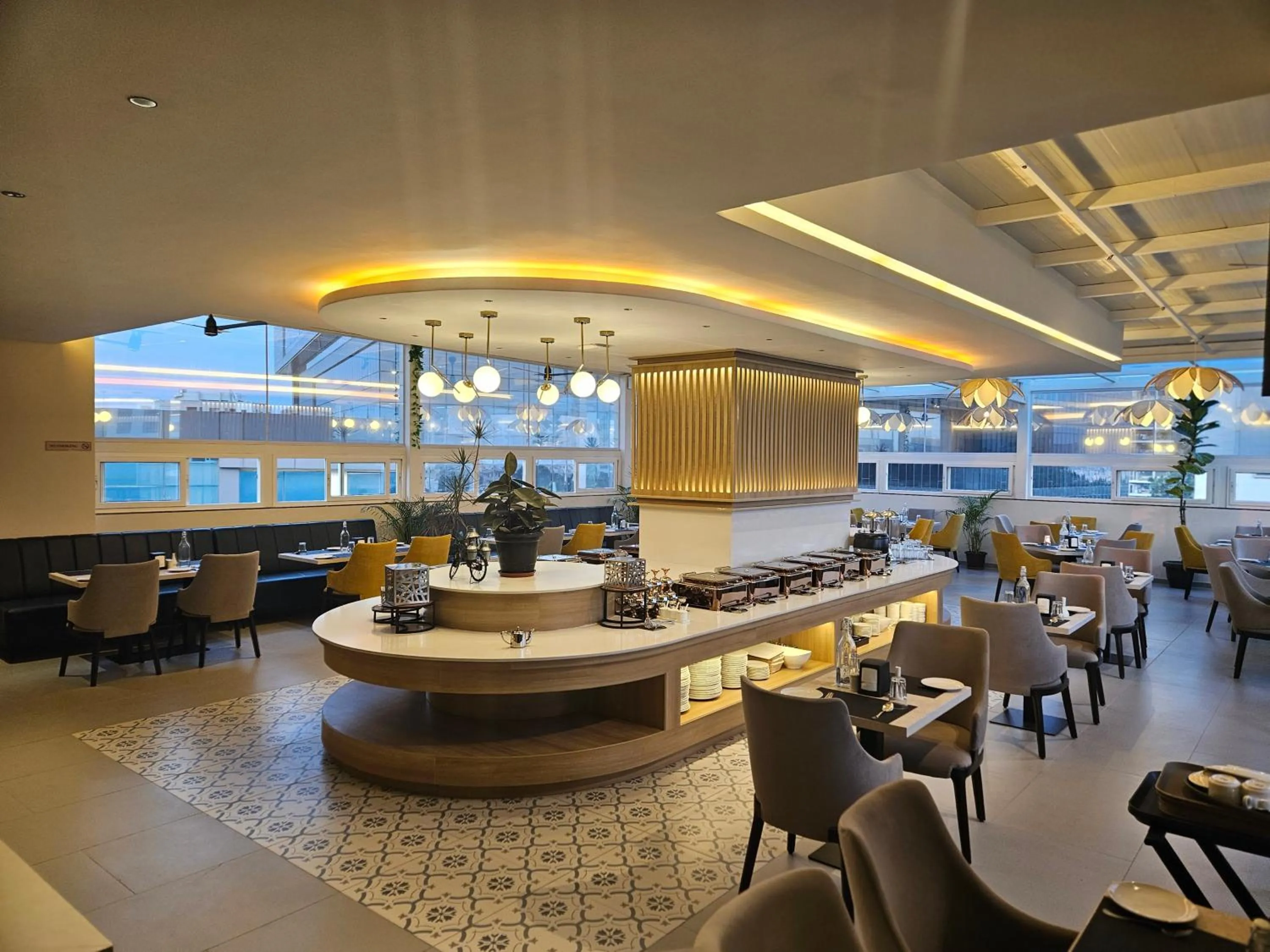 Restaurant/places to eat in Hotel Lenexa by Bestinn Leisure