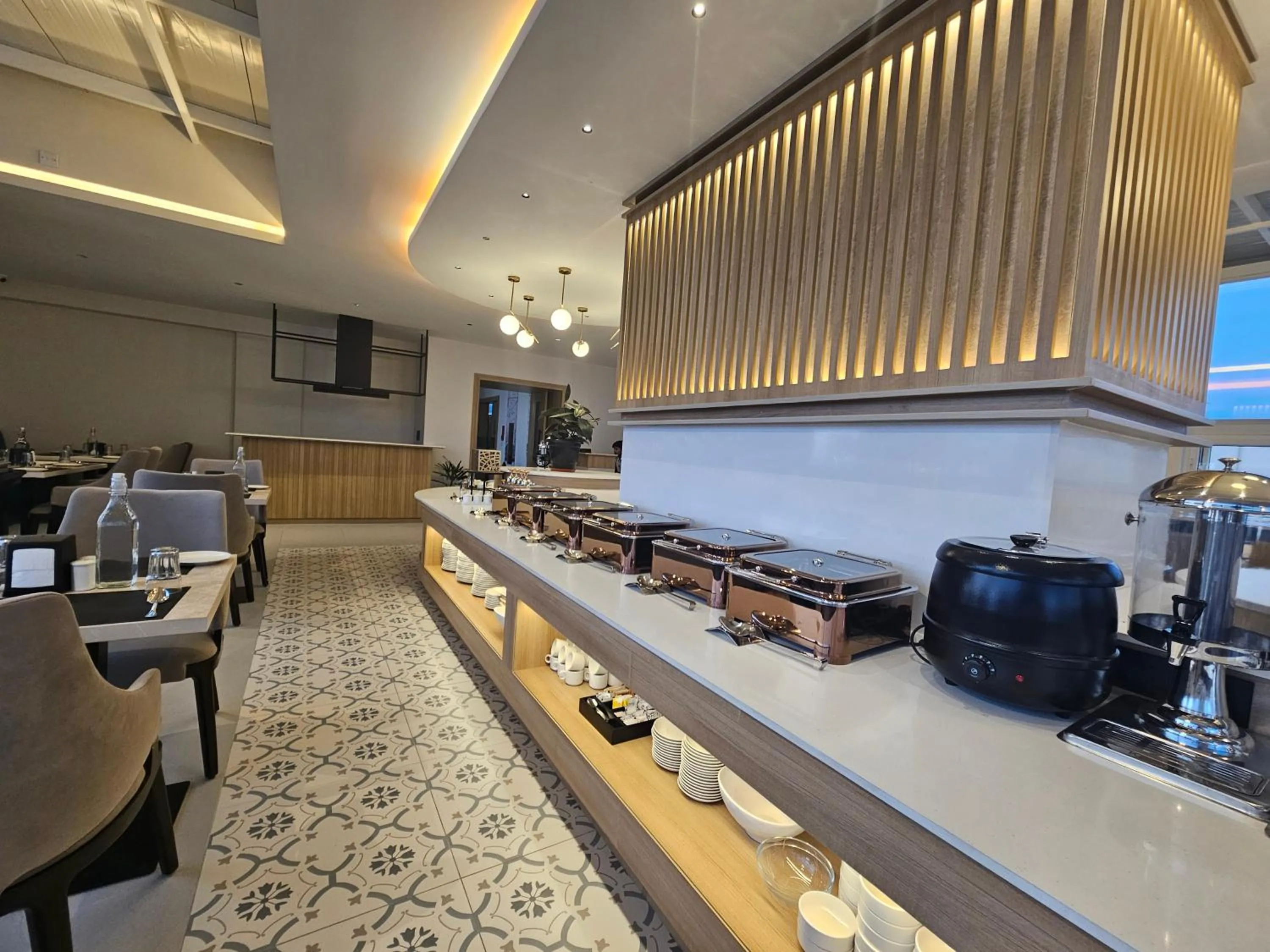 Restaurant/places to eat in Hotel Lenexa by Bestinn Leisure