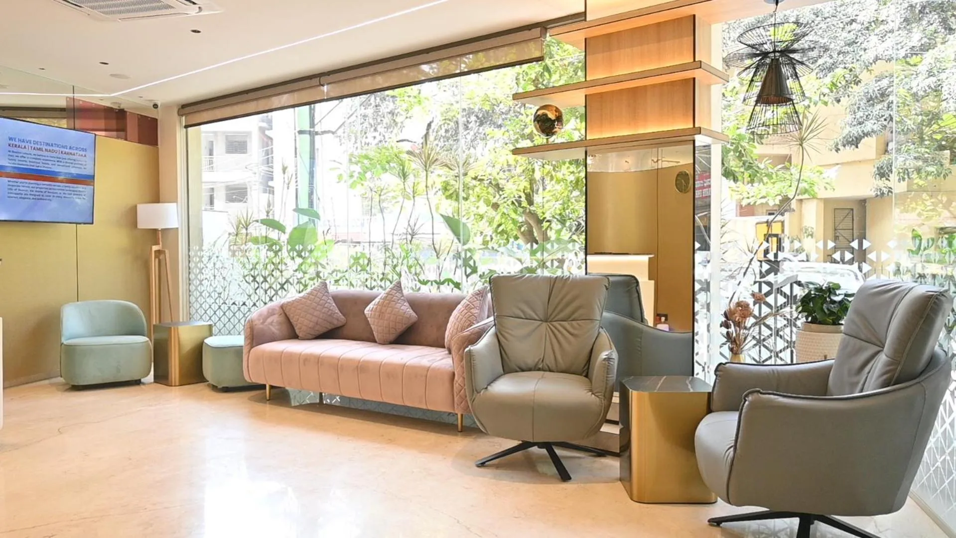 Seating area in Hotel Lenexa by Bestinn Leisure