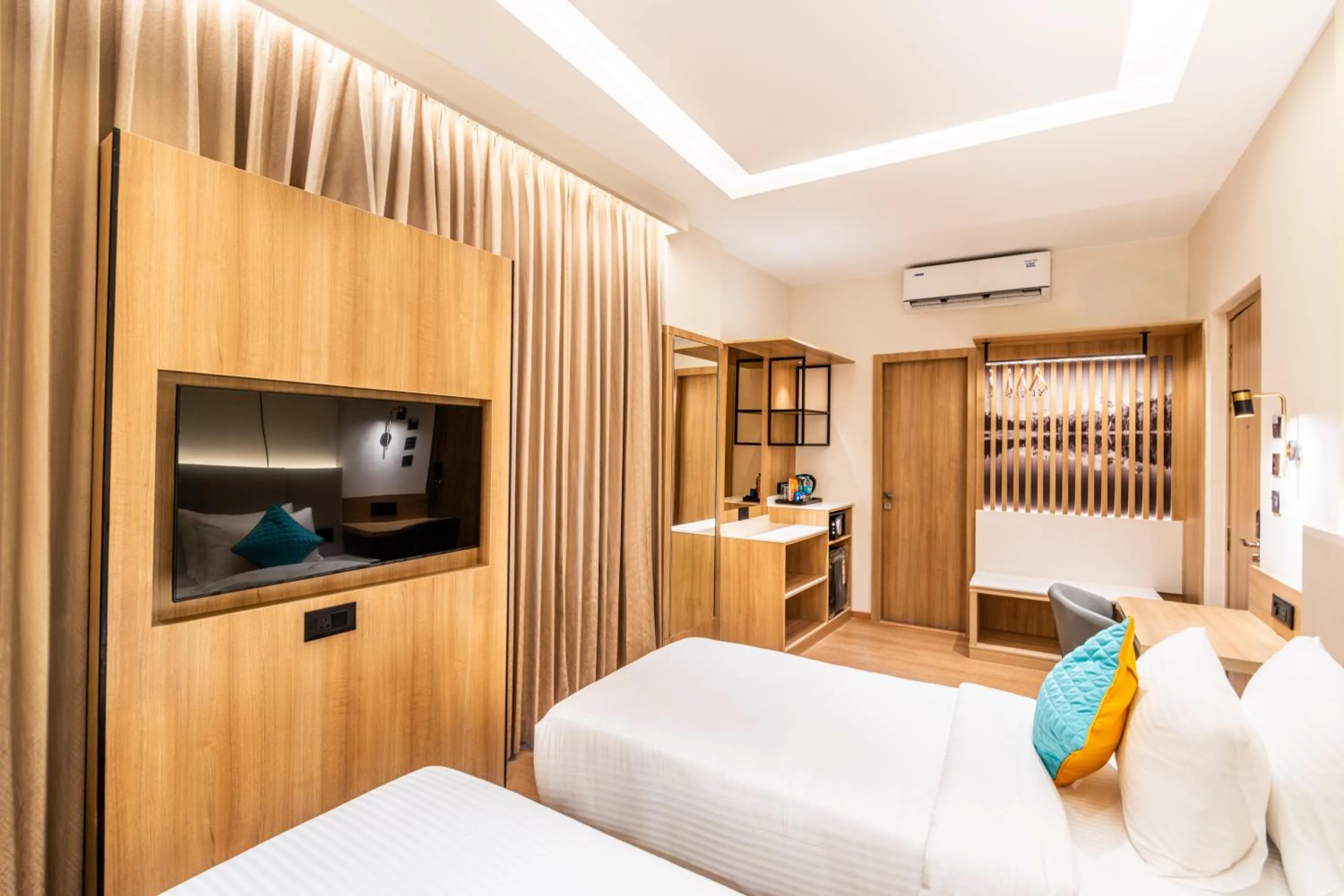 TV and multimedia, Bed in Hotel Lenexa by Bestinn Leisure