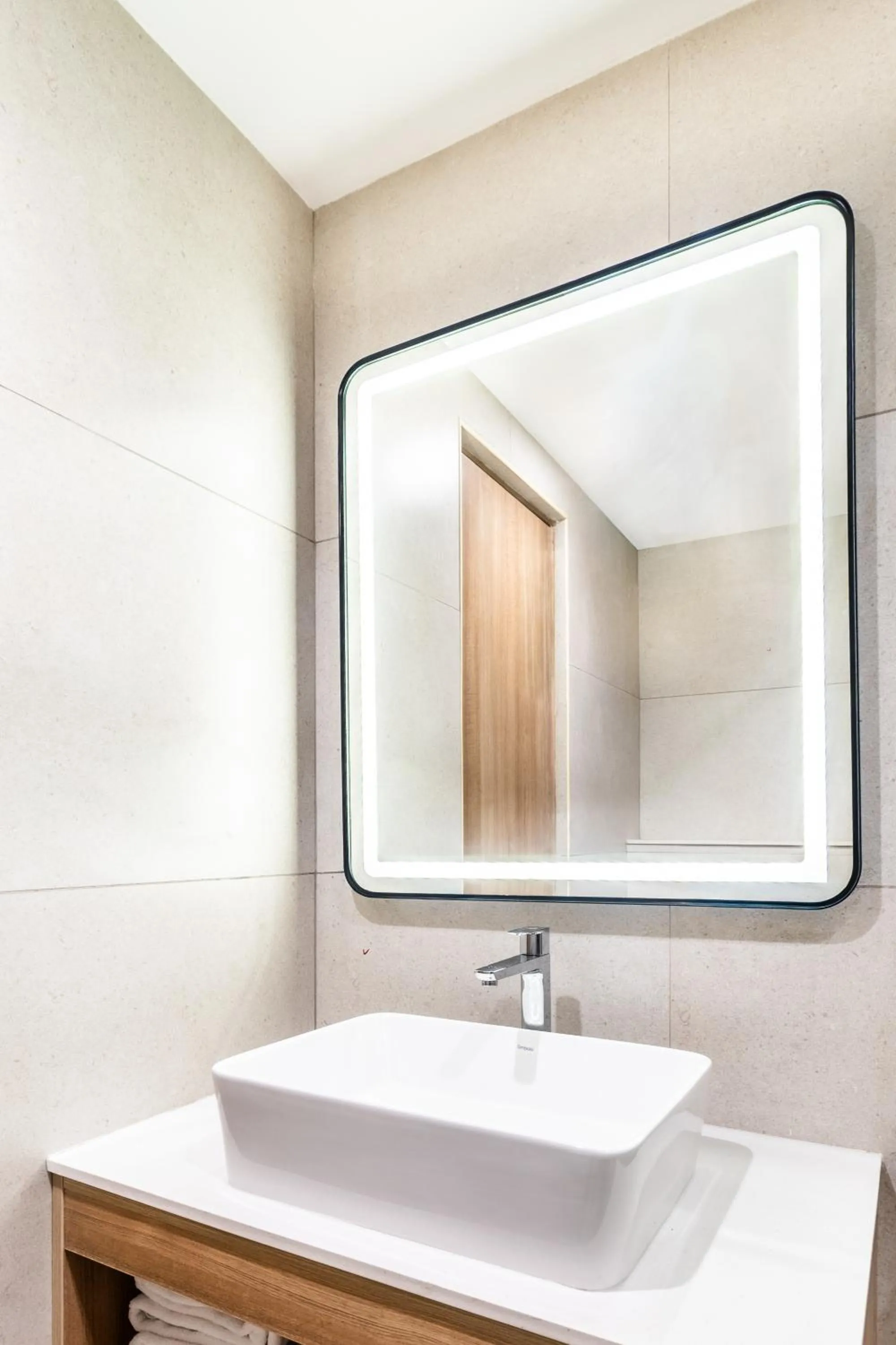 Bathroom in Hotel Lenexa by Bestinn Leisure