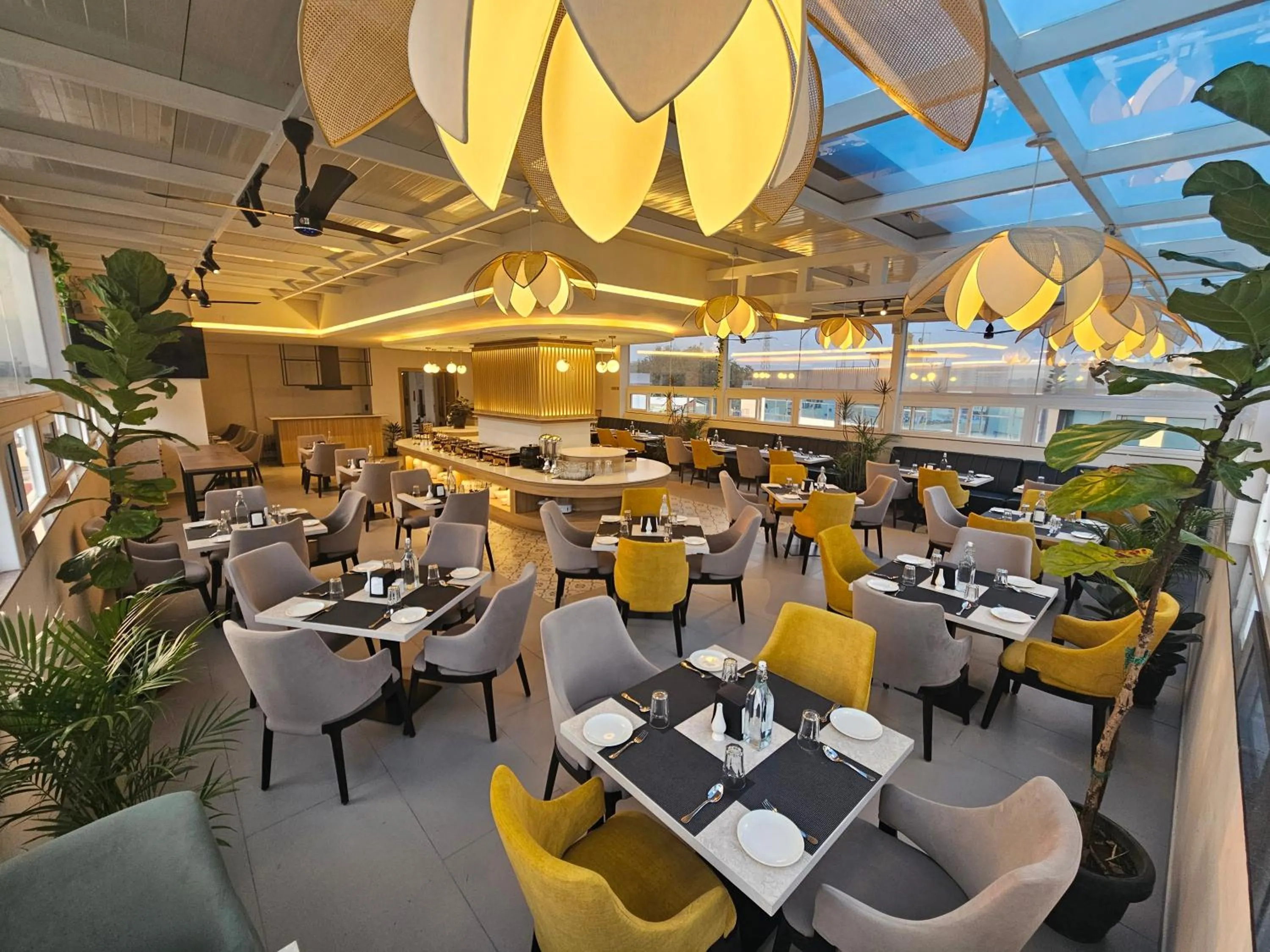 Restaurant/places to eat in Hotel Lenexa by Bestinn Leisure