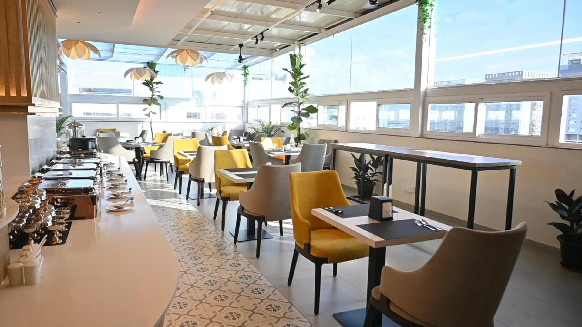 Restaurant/places to eat in Hotel Lenexa by Bestinn Leisure