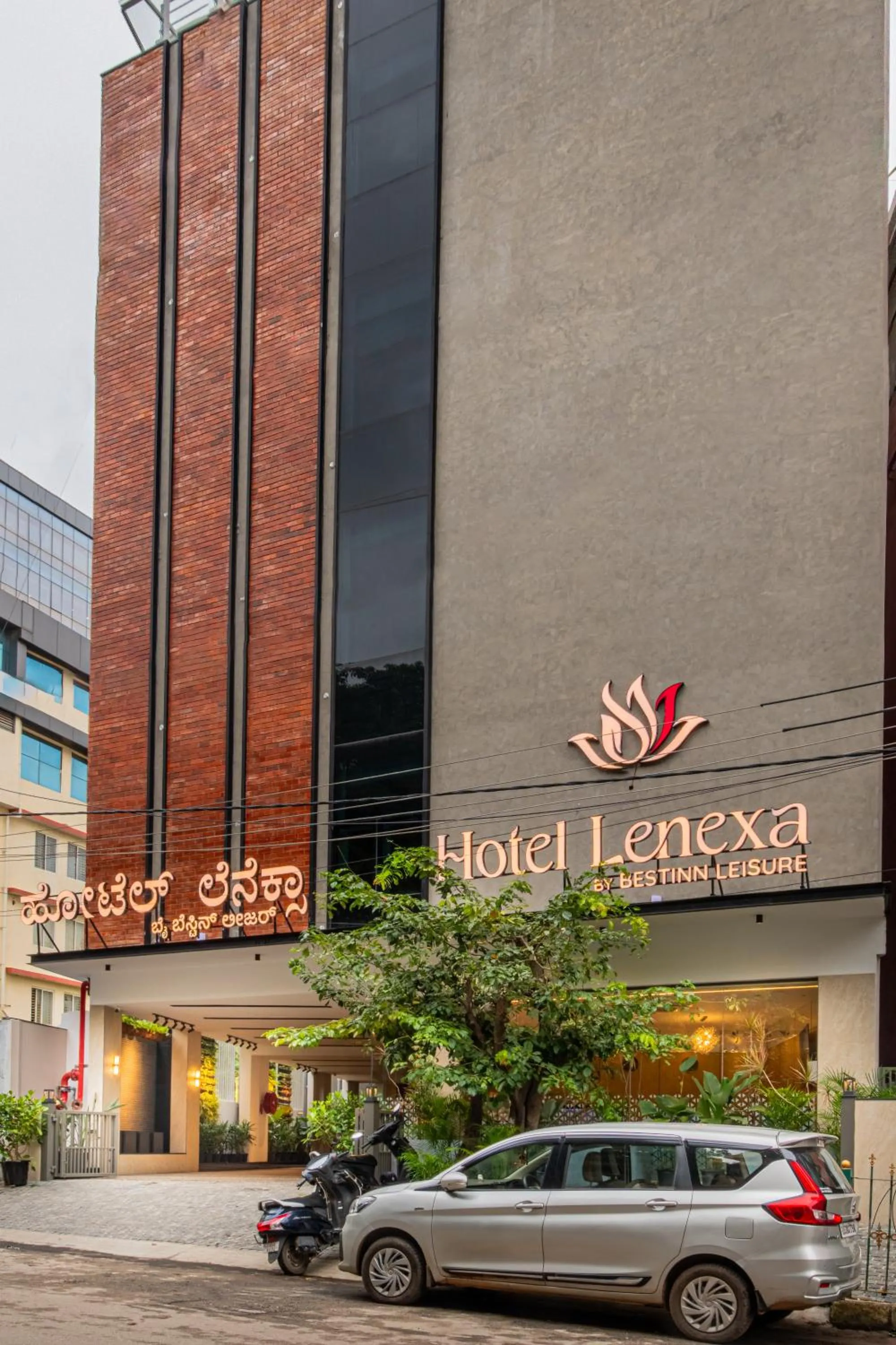 Facade/entrance in Hotel Lenexa by Bestinn Leisure