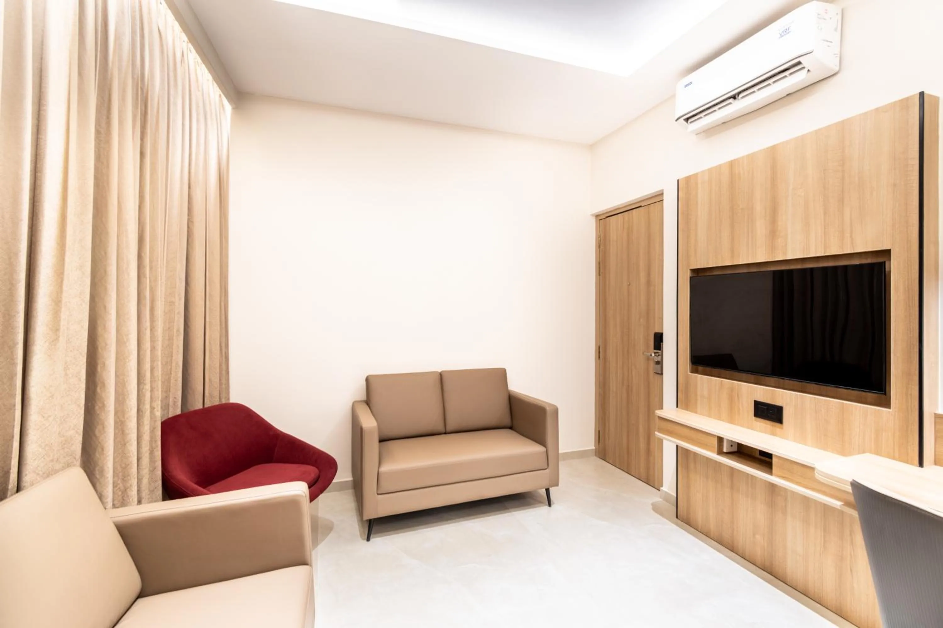 Living room in Hotel Lenexa by Bestinn Leisure