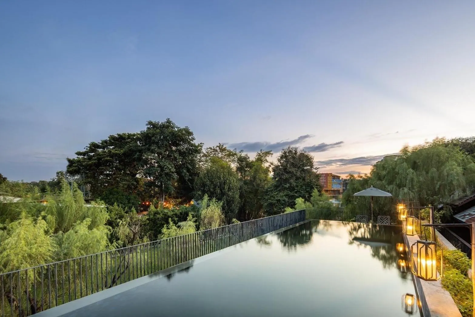Swimming pool in Hotel Ping Silhouette