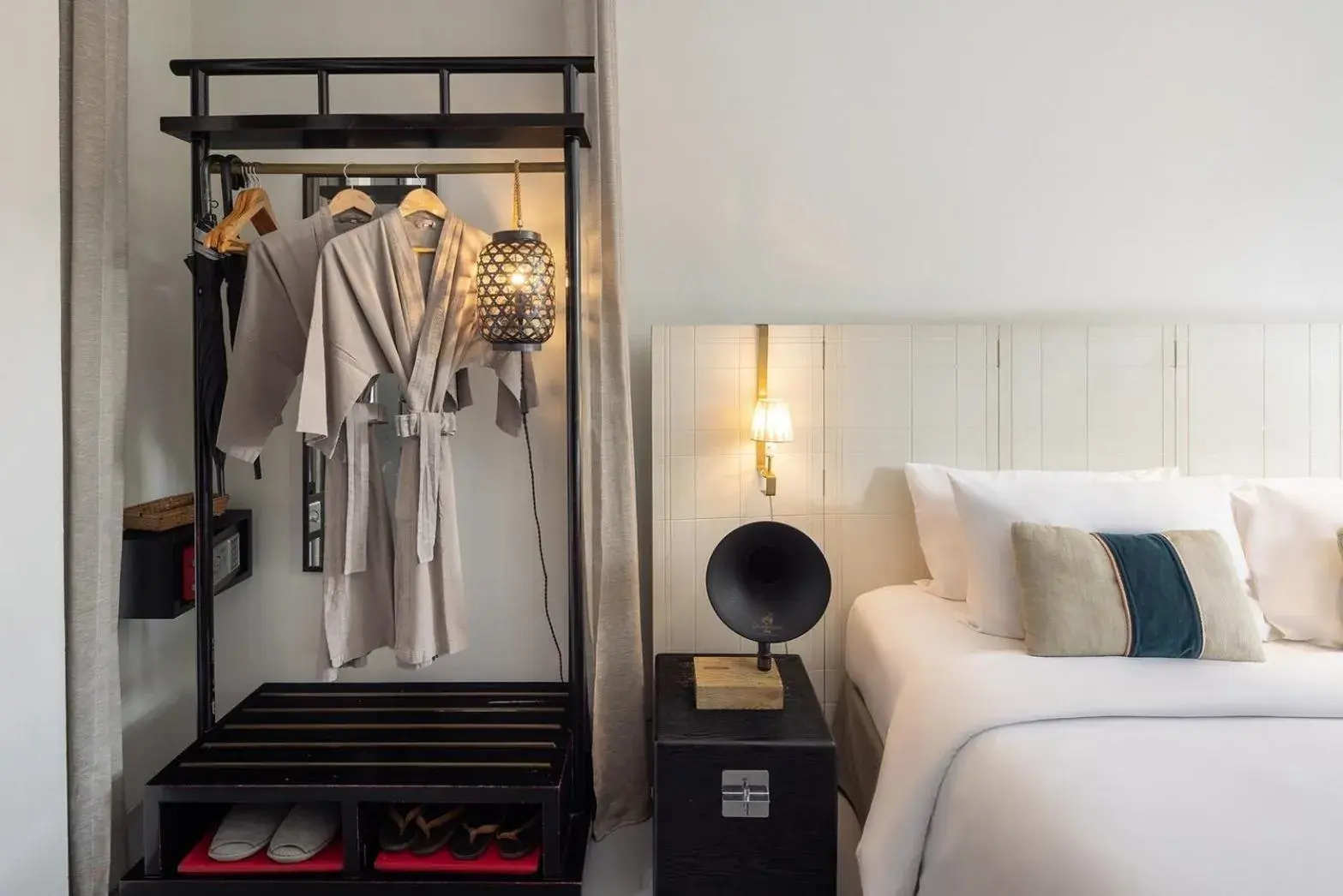 Photo of the whole room in Hotel Ping Silhouette Photo of the whole room in Hotel Ping Silhouette