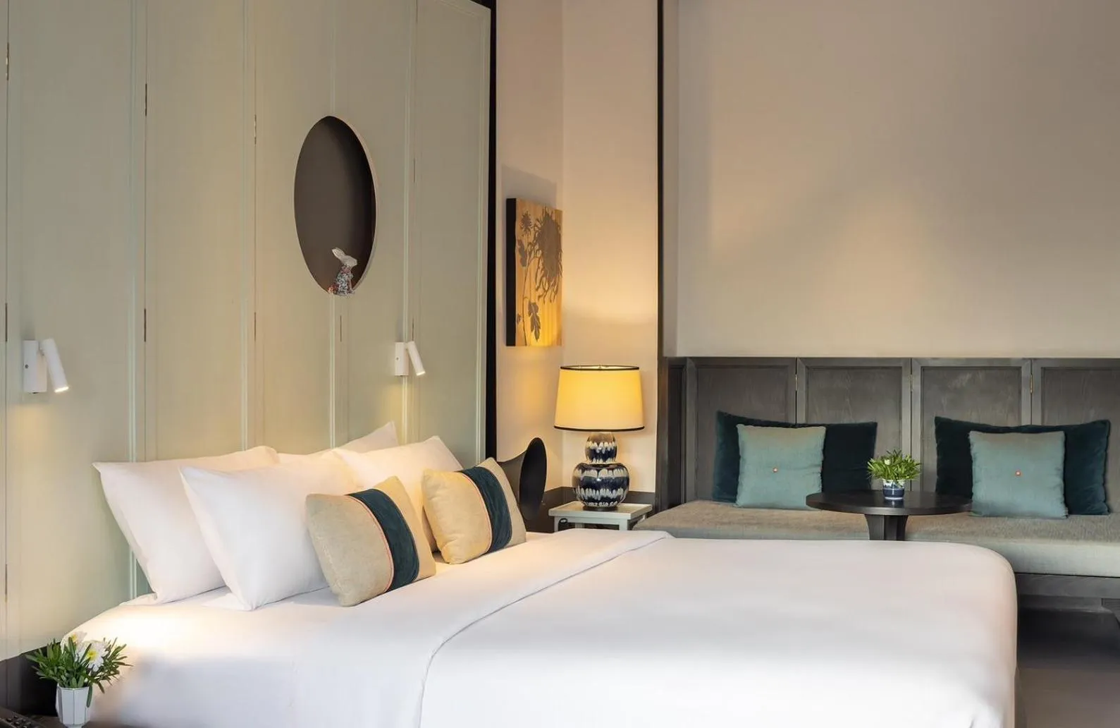 Bed in Hotel Ping Silhouette