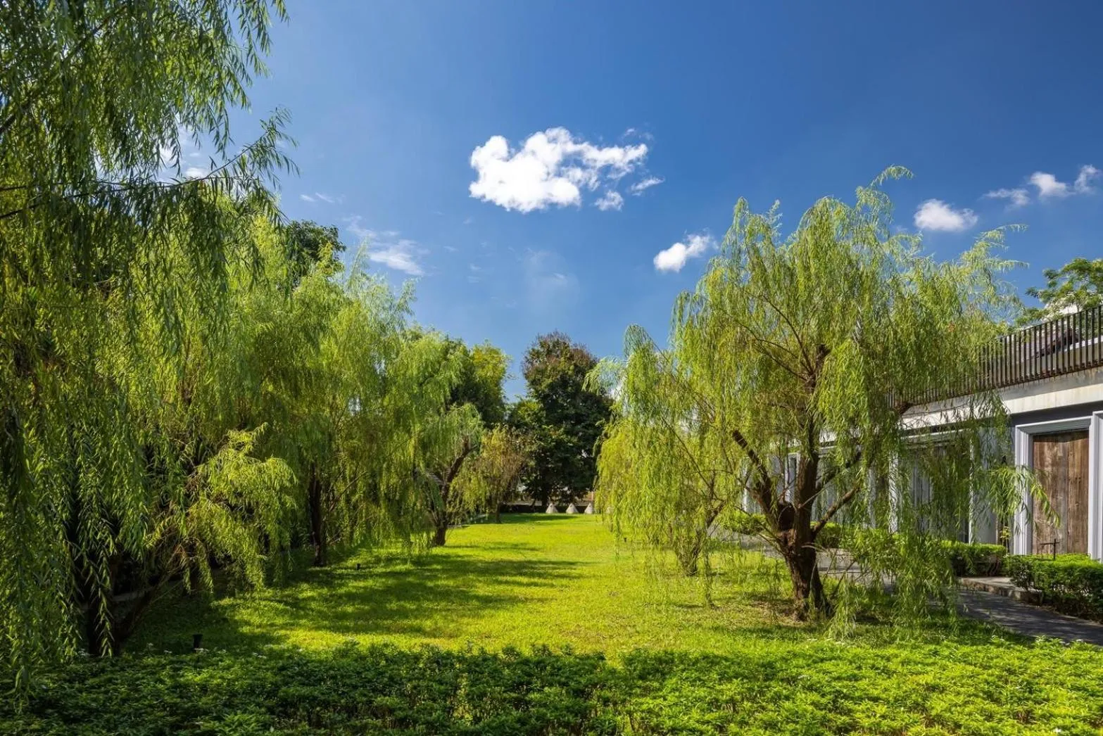 Property building in Hotel Ping Silhouette