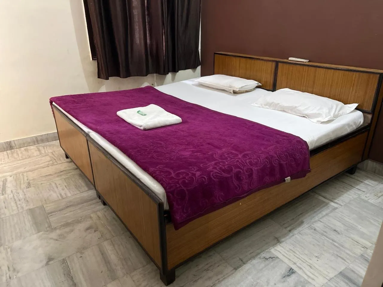 Bed in Hotel Blessing Inn