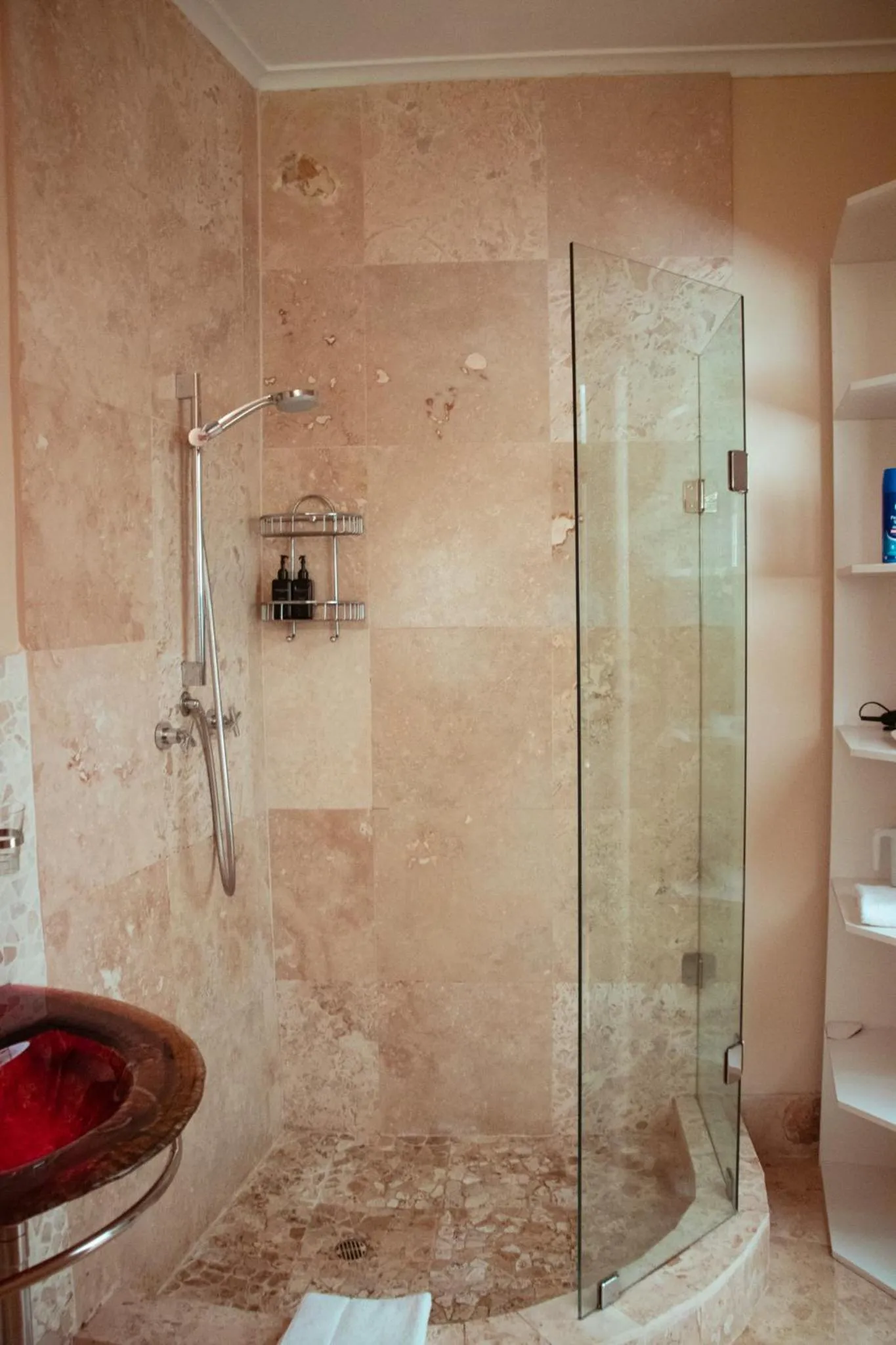 Shower in Southern Light Country House