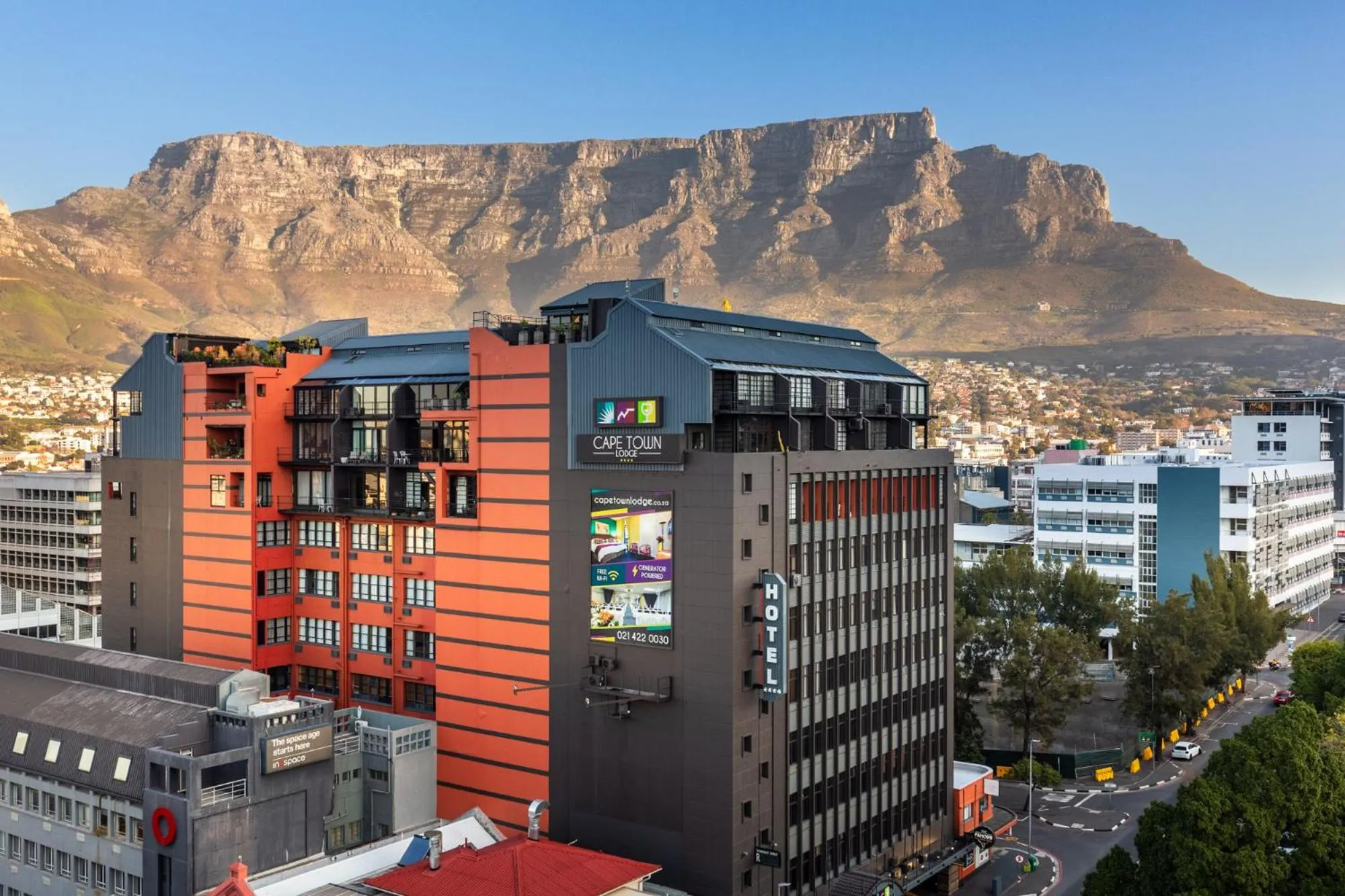 Property building in Cape Town Lodge Hotel