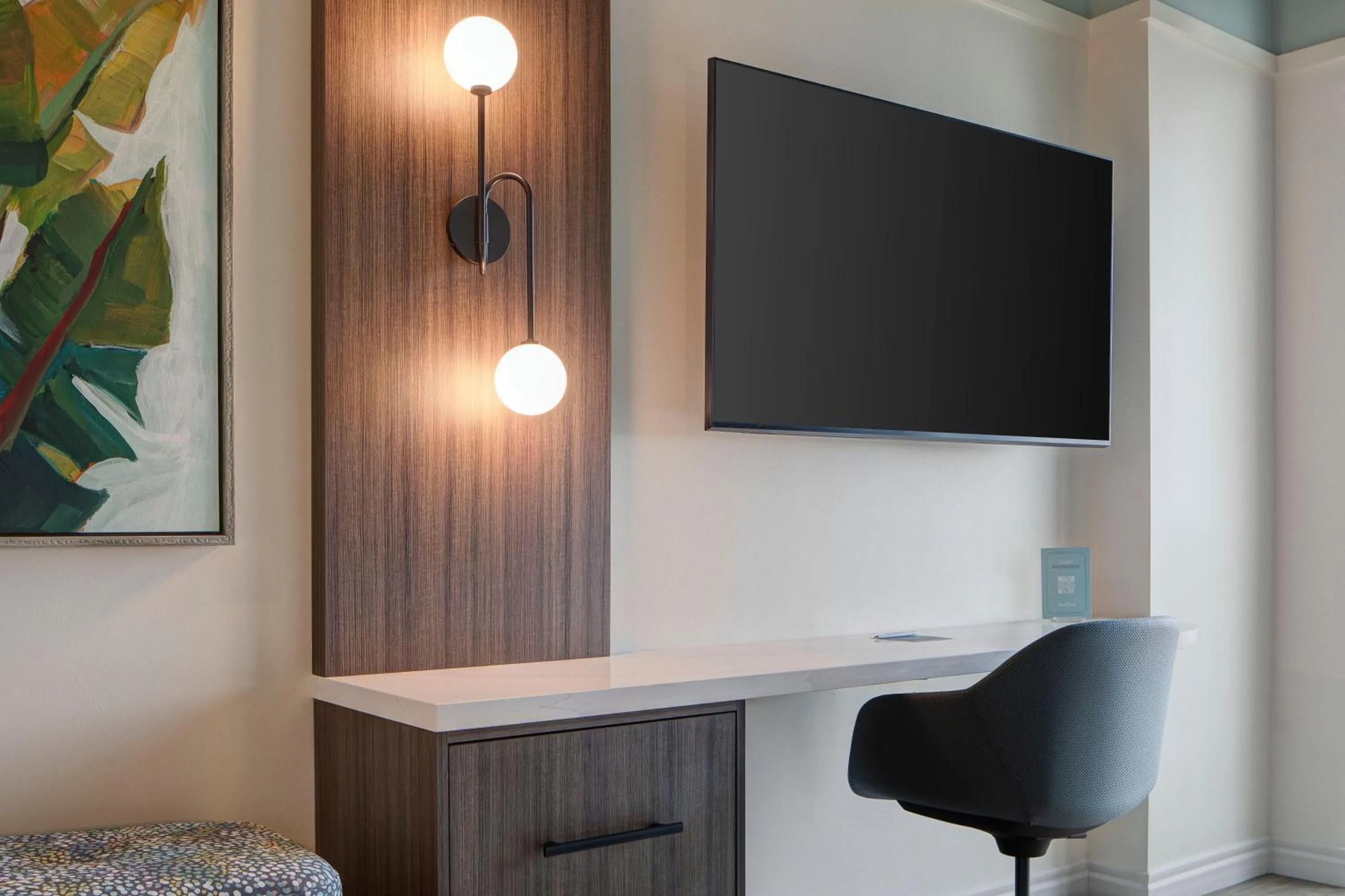 King Suite with Balcony in Hotel Eastport