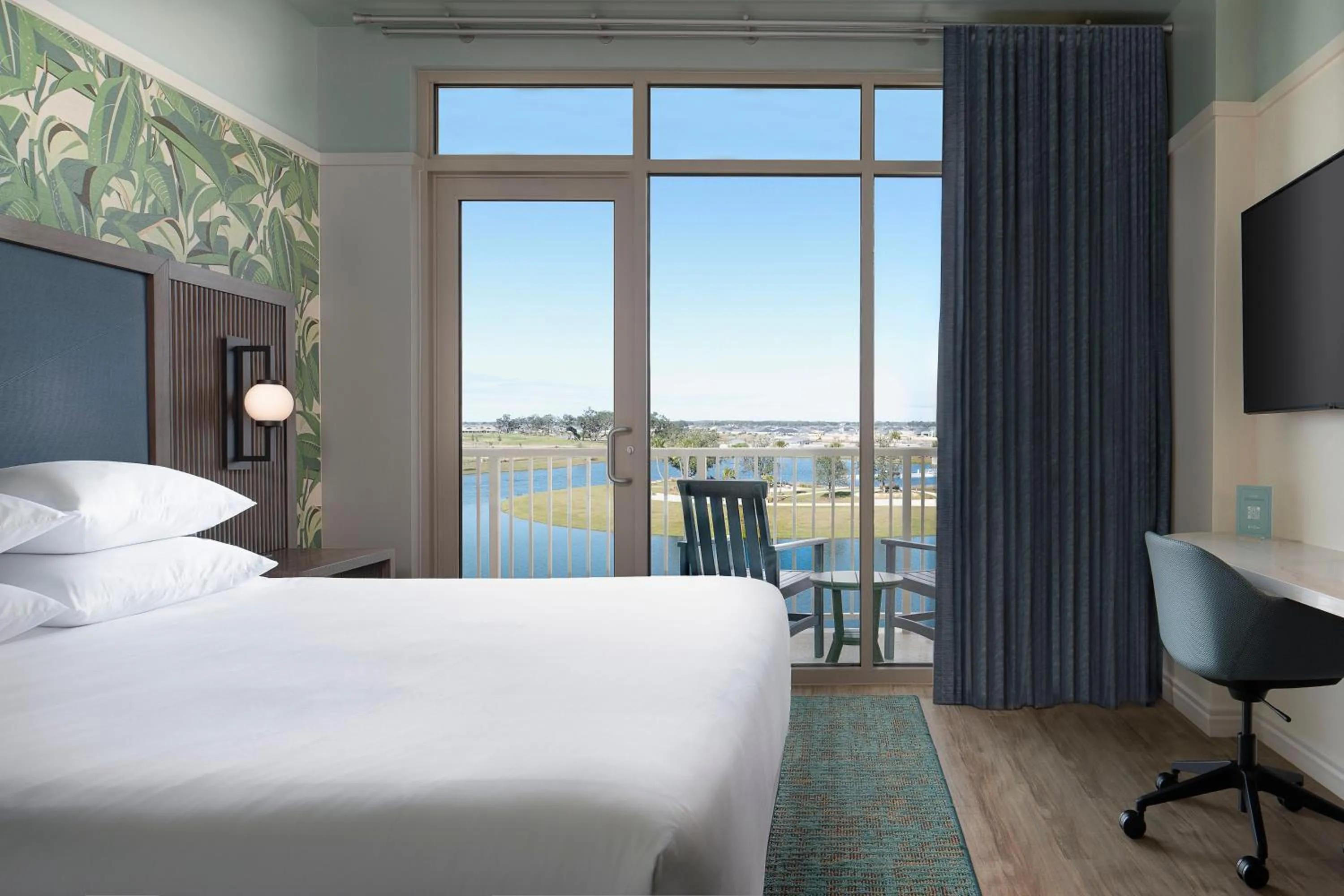 King Room with Balcony in Hotel Eastport