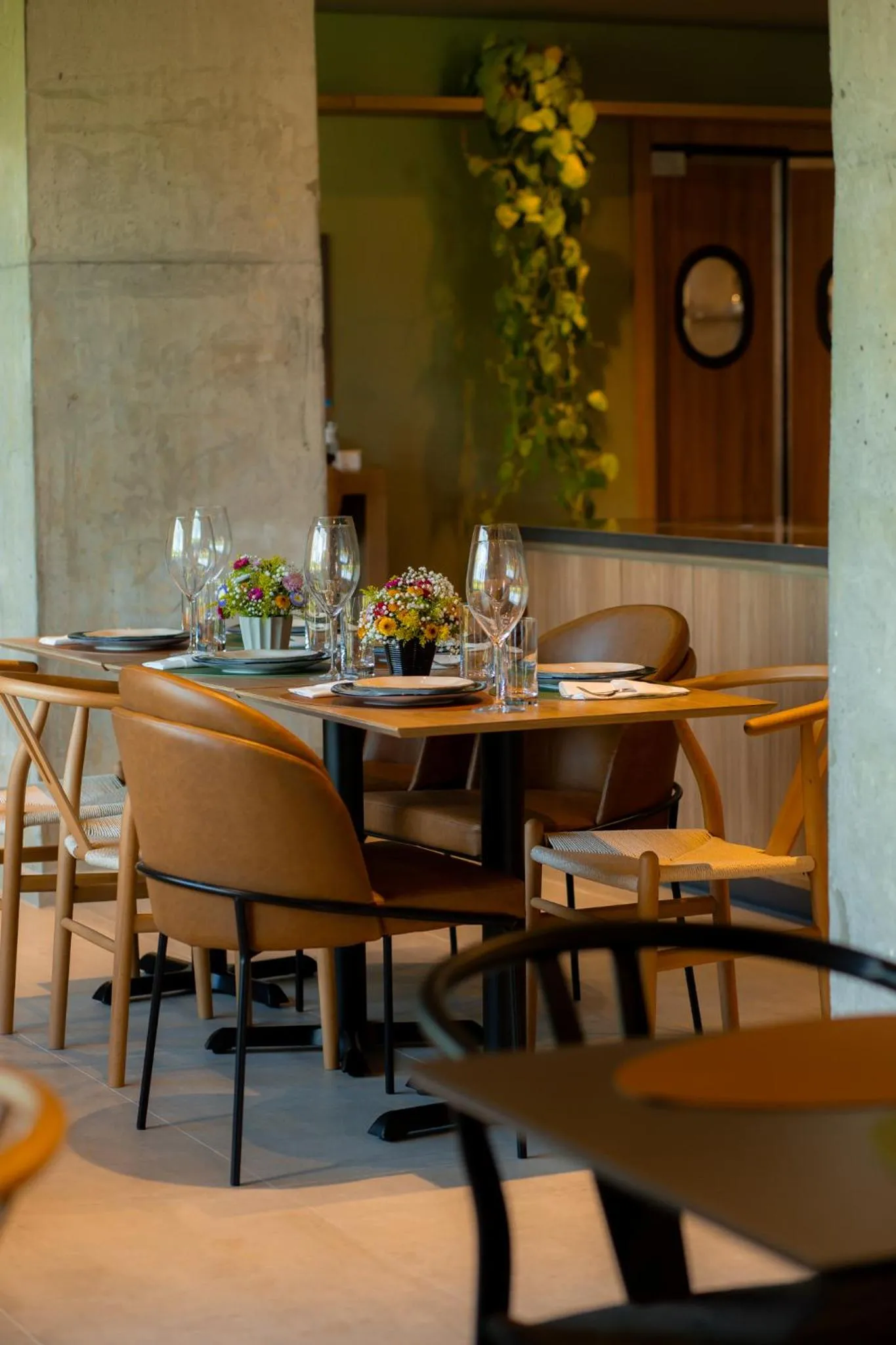 Restaurant/places to eat in Liwe Hotels