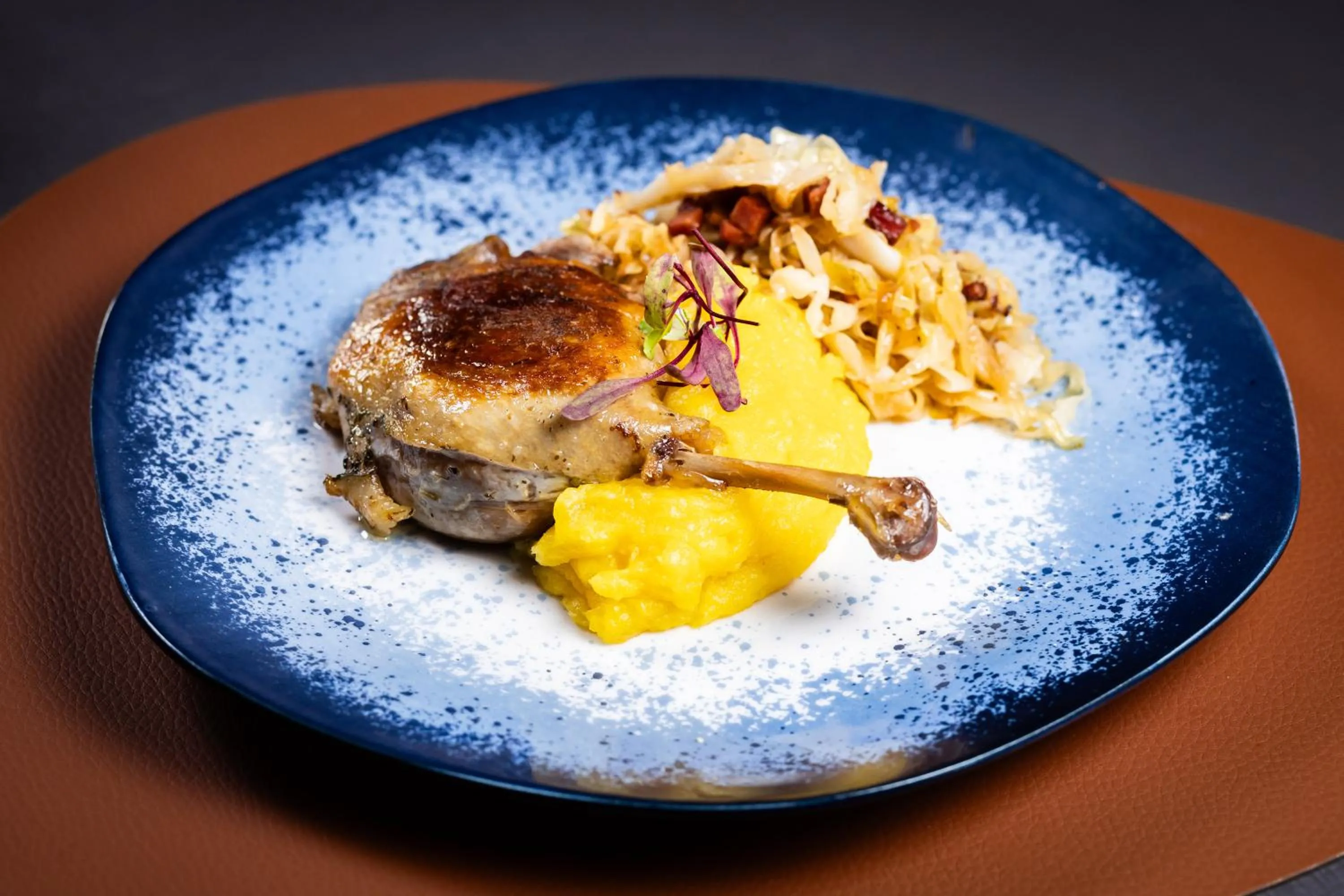 Restaurant/places to eat in Liwe Hotels