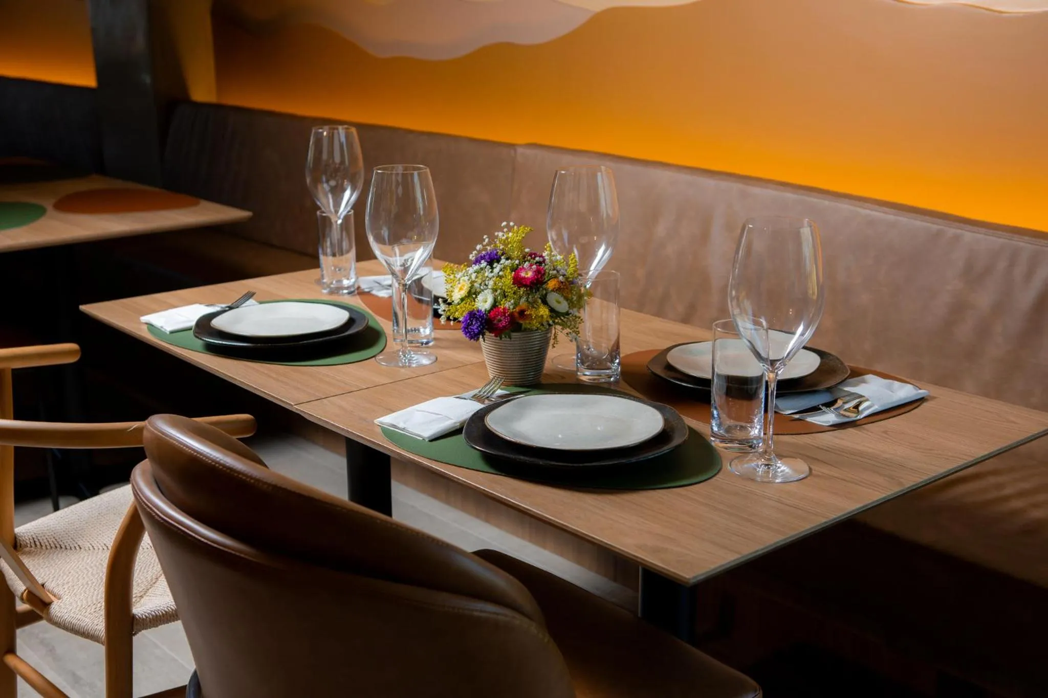 Restaurant/places to eat in Liwe Hotels