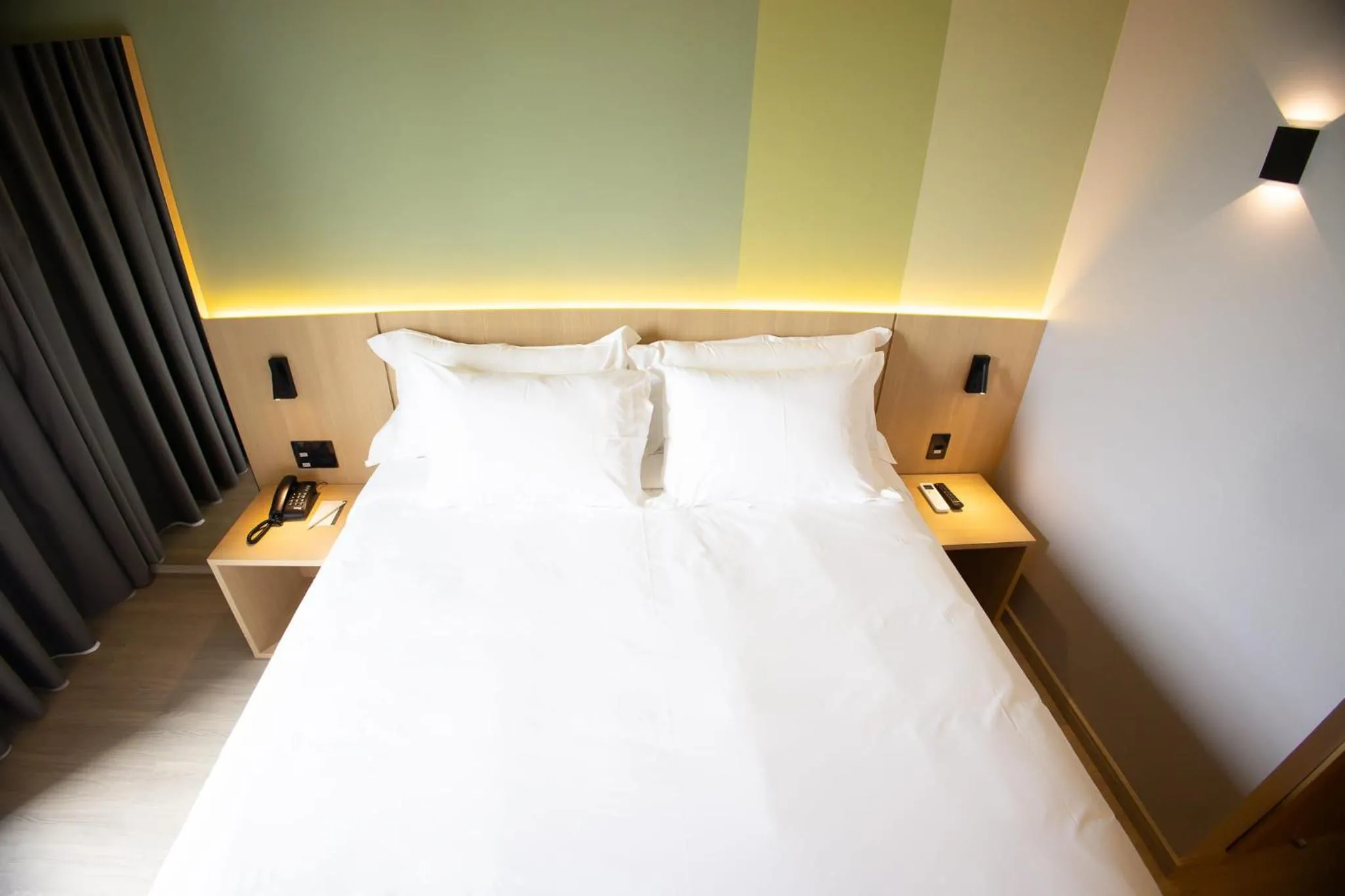 Bed in Liwe Hotels