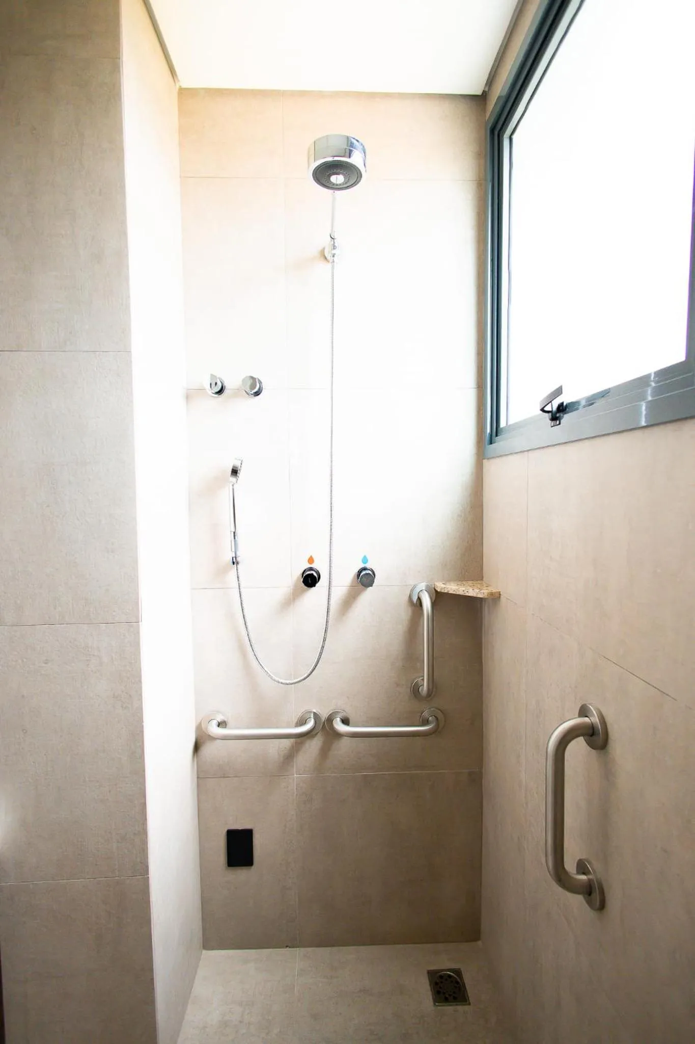 Shower in Liwe Hotels