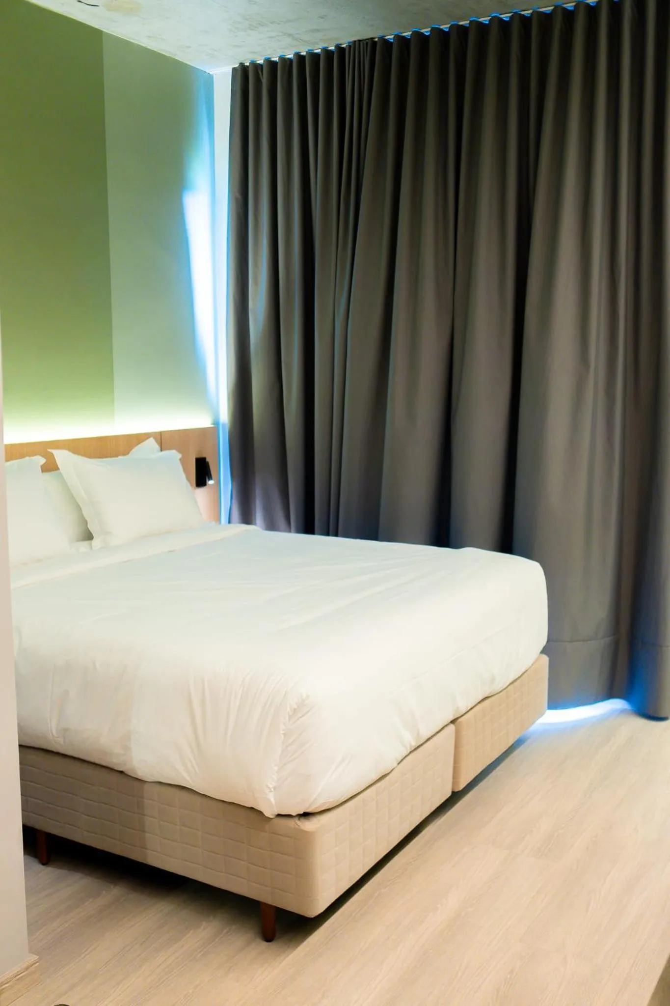 Bed in Liwe Hotels