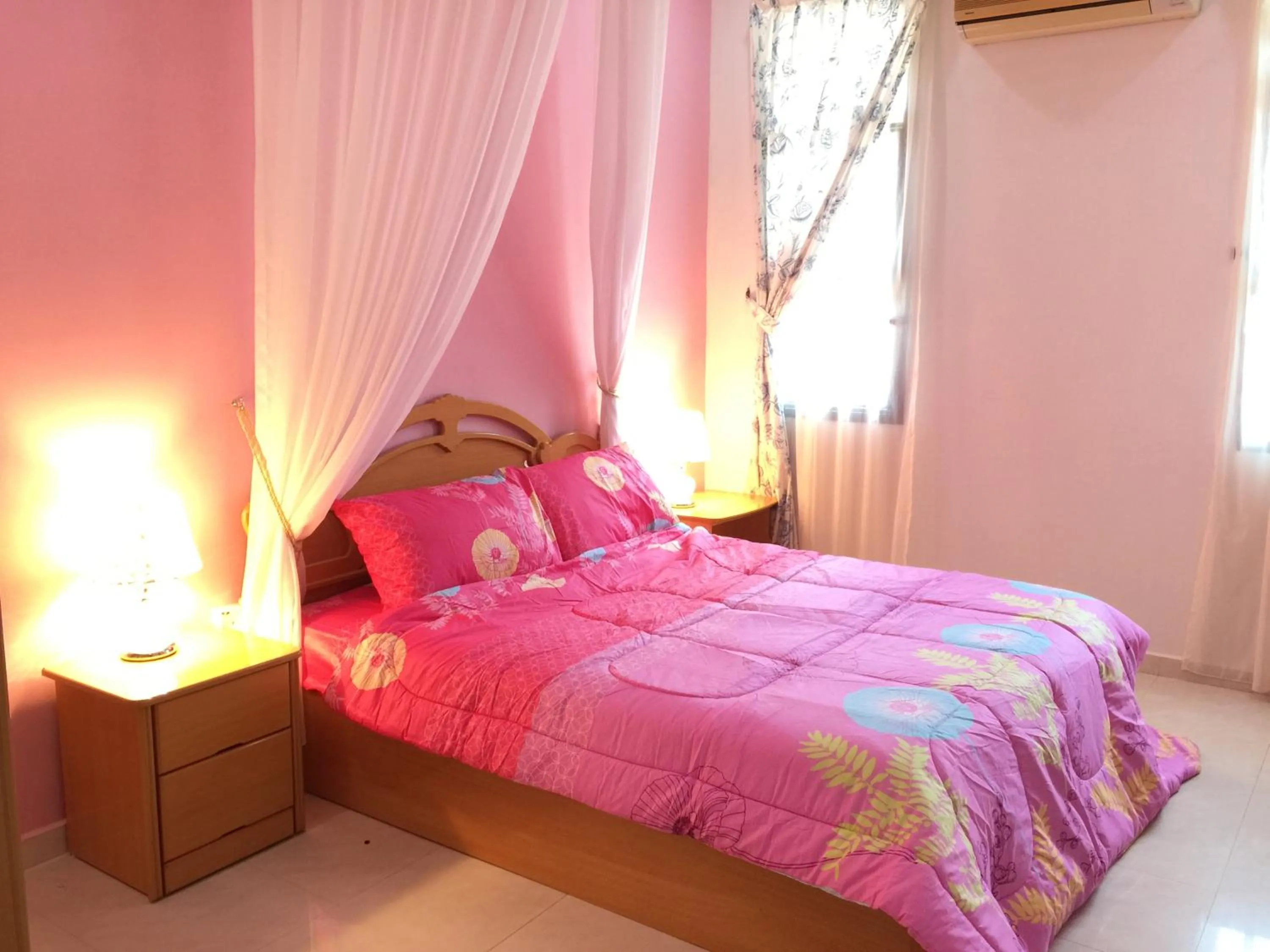 Photo of the whole room, Bed in Jiaxin Homestay - Desa Terbau 家馨民宿