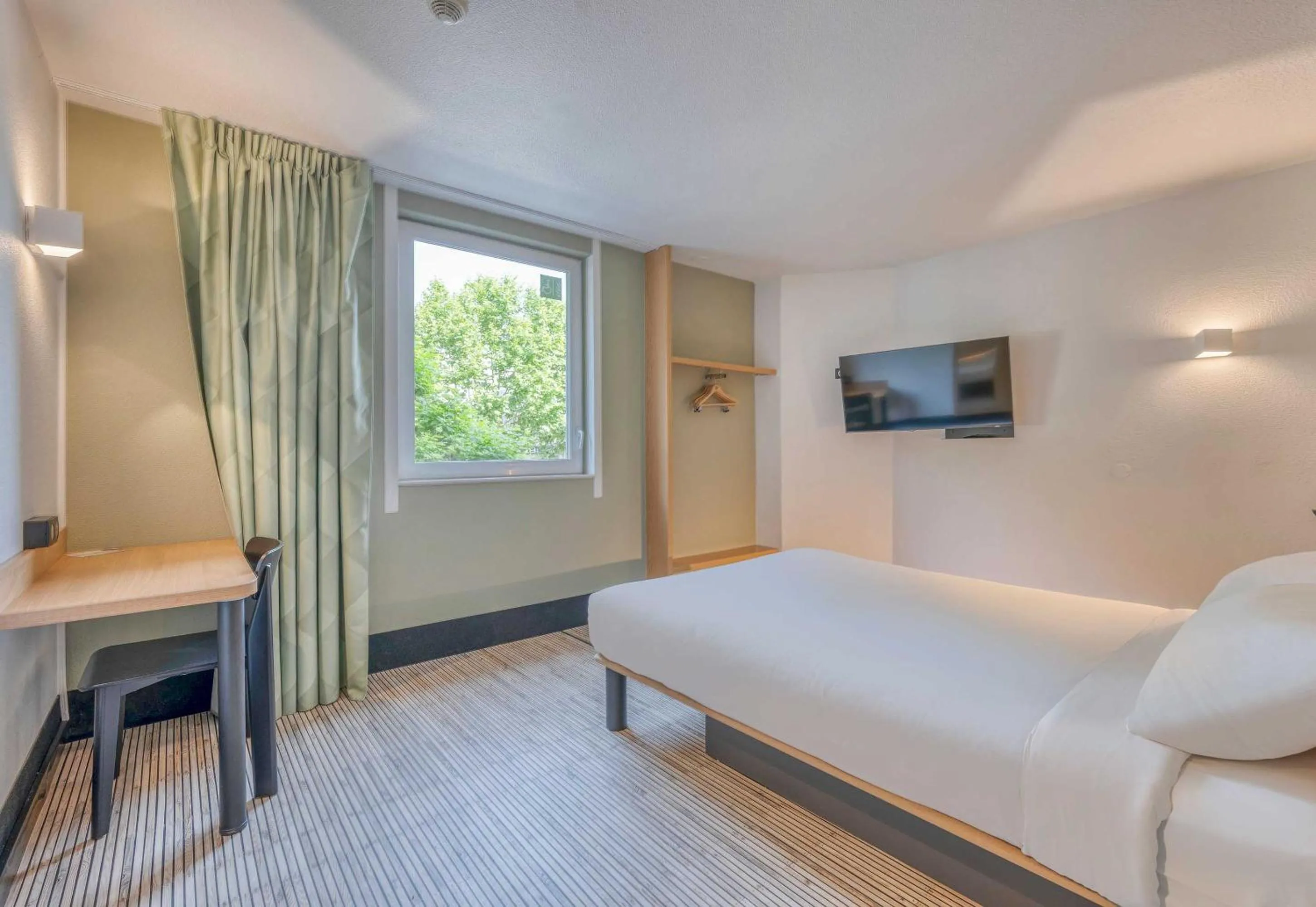 Bedroom in B&B HOTEL Bordeaux Centre Bègles