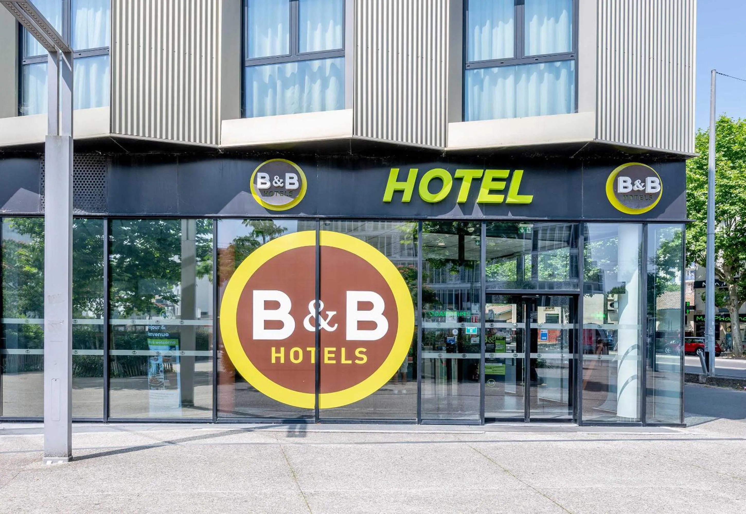 Facade/entrance in B&B HOTEL Bordeaux Centre Bègles