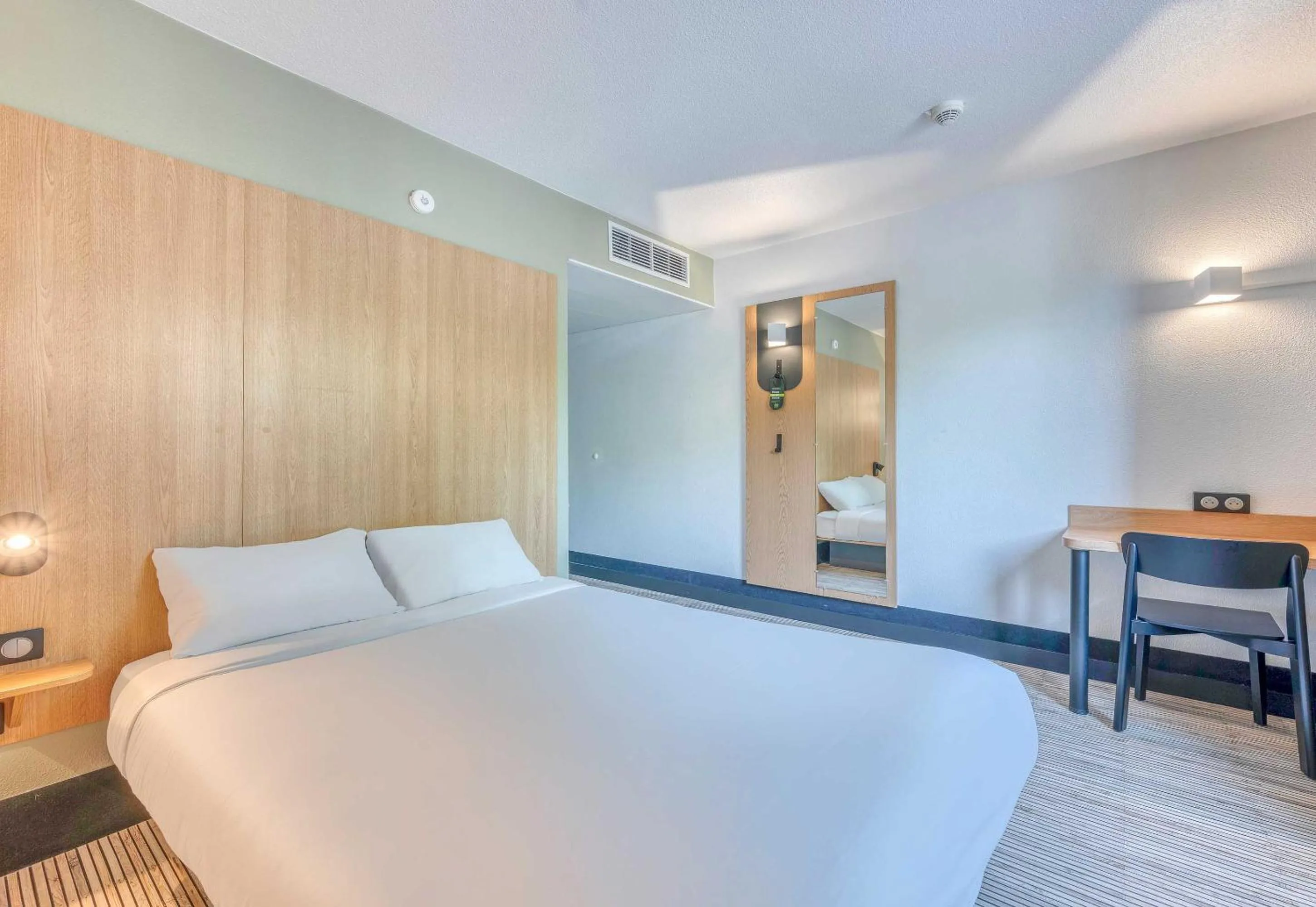 Bedroom, Bed in B&B HOTEL Bordeaux Centre Bègles