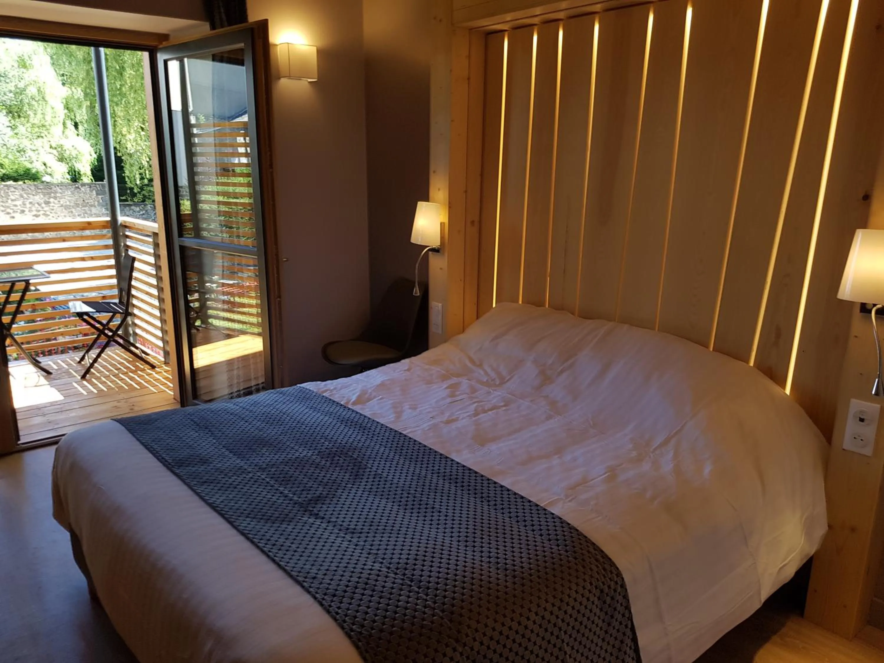 Photo of the whole room, Bed in Logis SPA Hotel Restaurant De La Poste