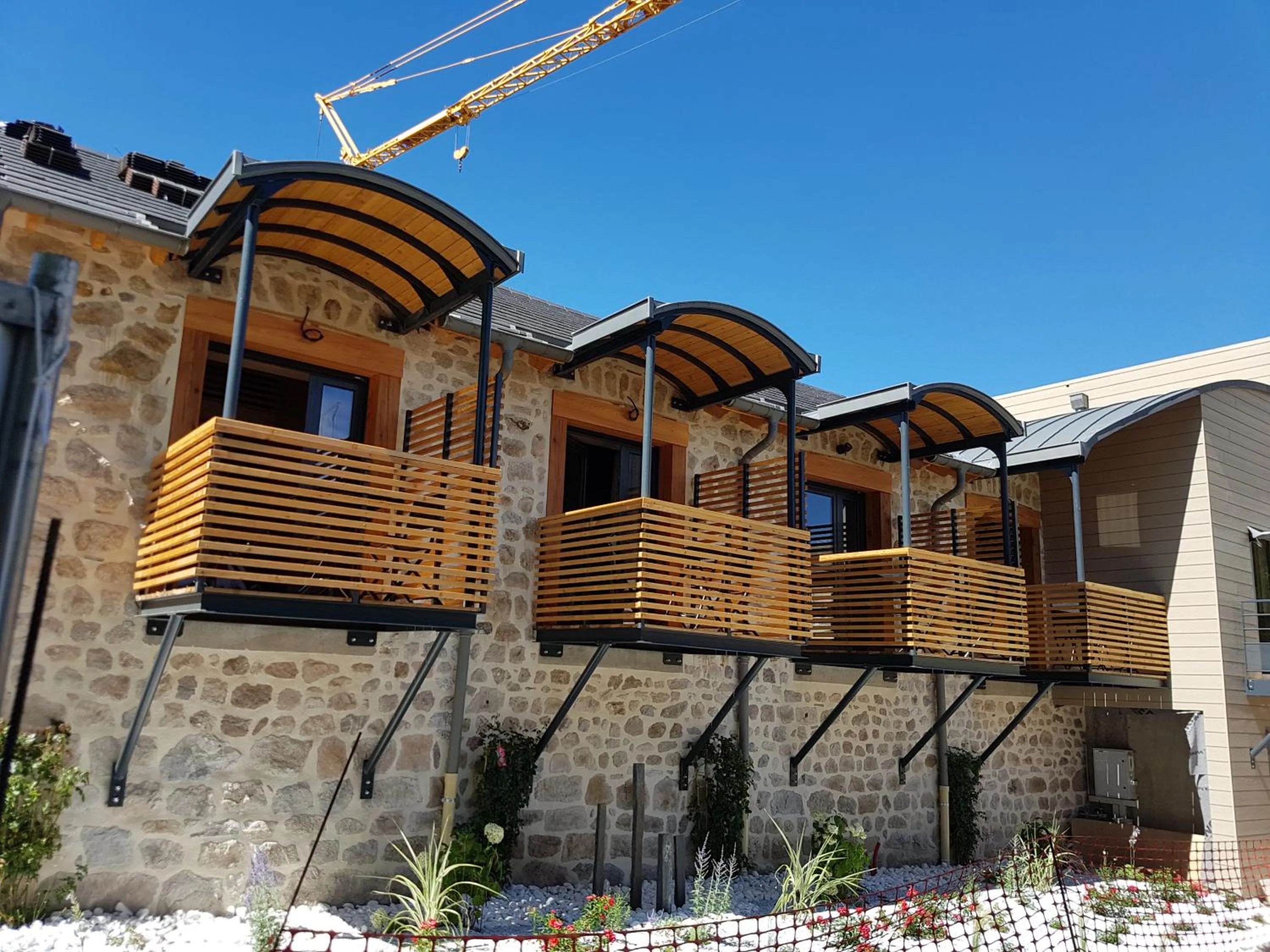 Garden in Logis SPA Hotel Restaurant De La Poste