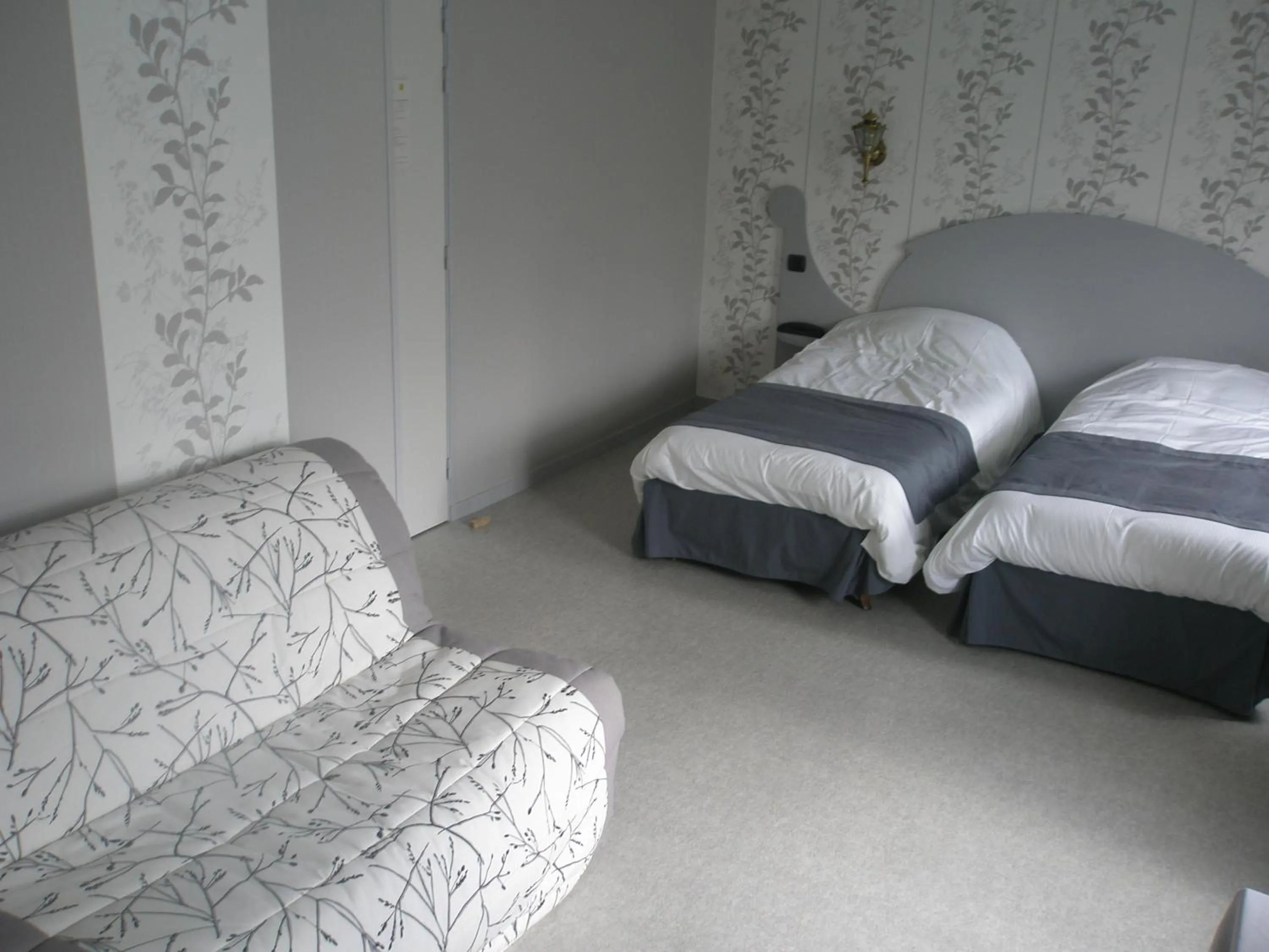 Bedroom, Bed in Logis SPA Hotel Restaurant De La Poste