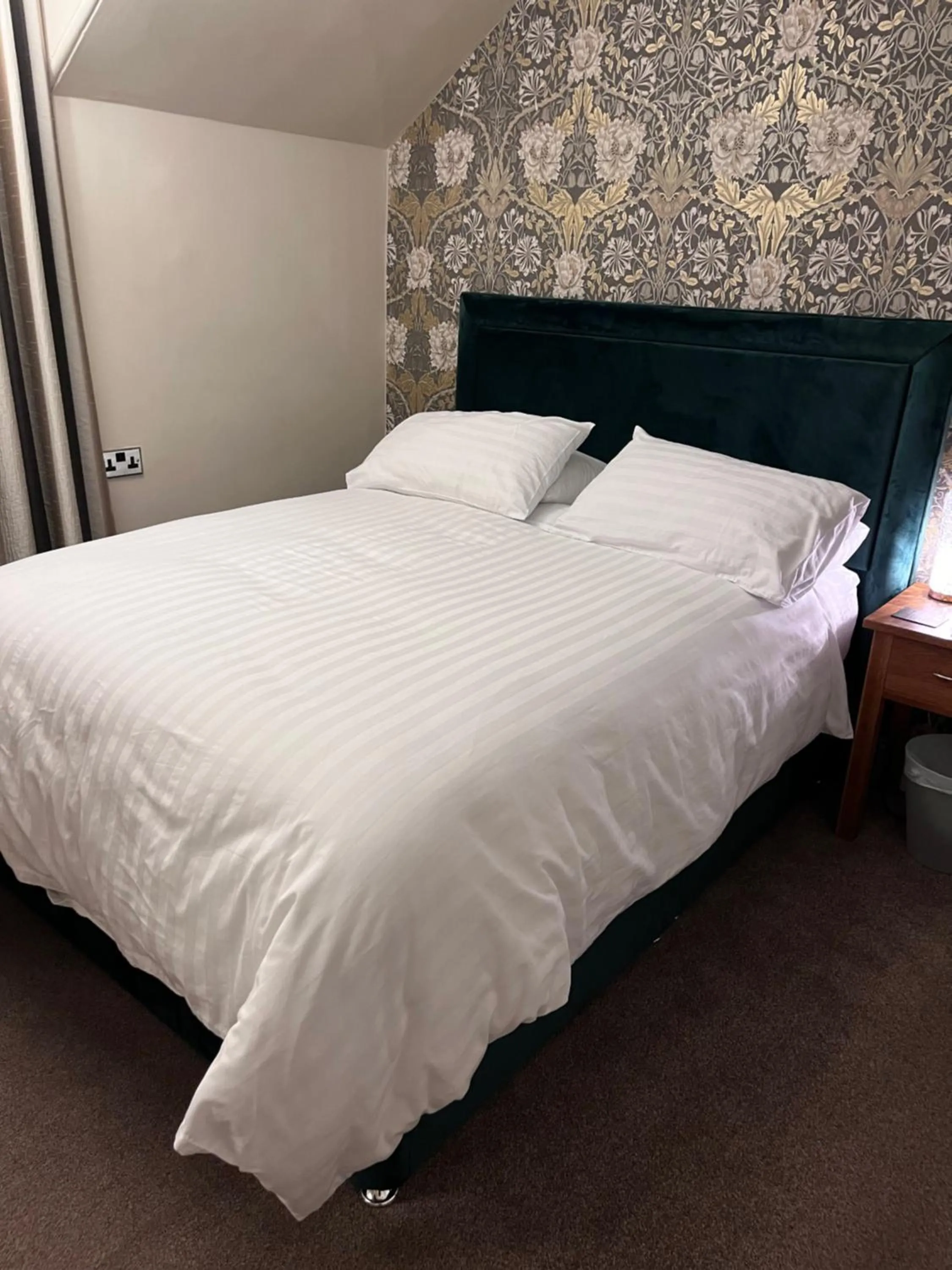 Bed in Ravenswood Guest House