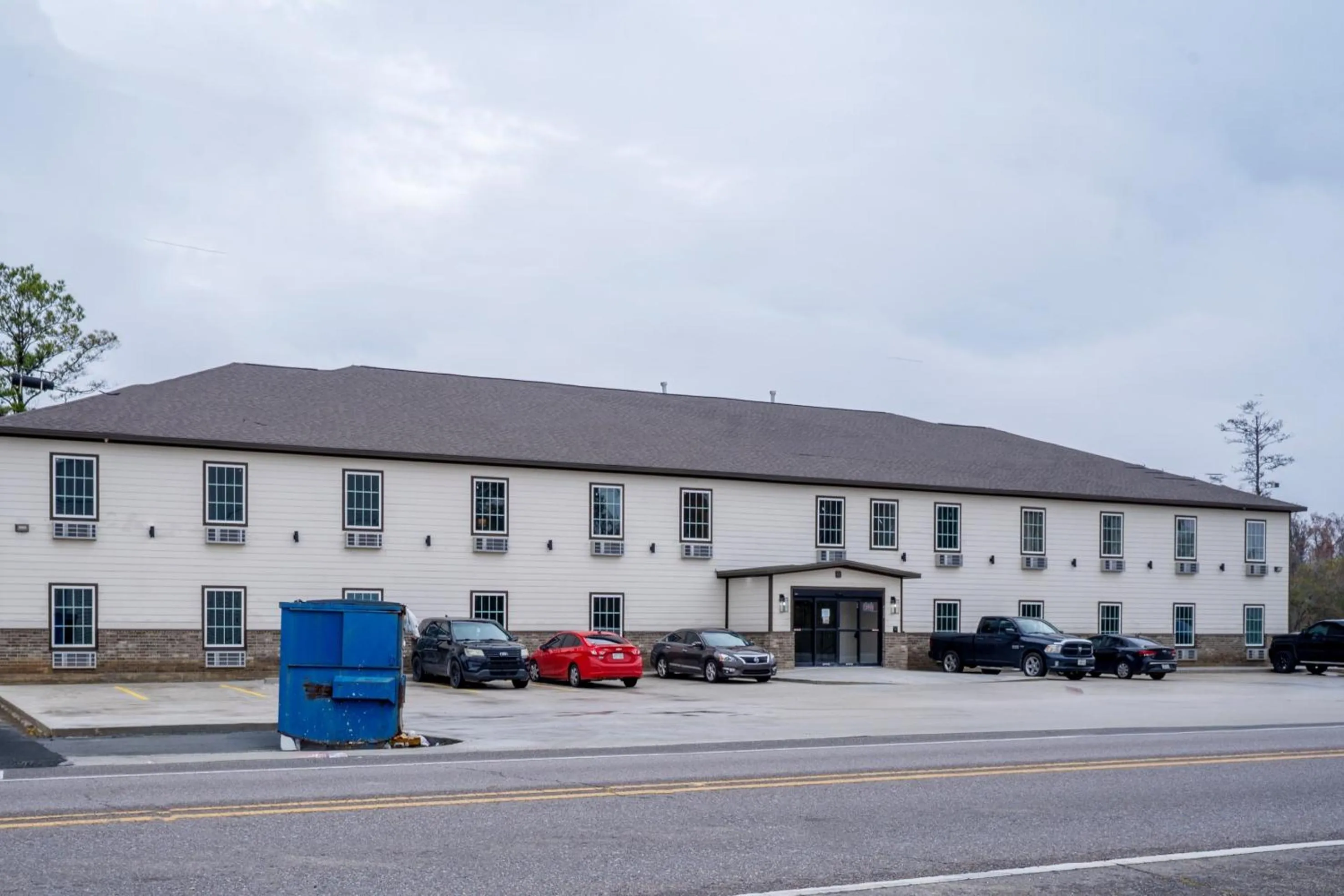 Parking in Efficiency De Luxe Sulphur Near Lake Charles I 10