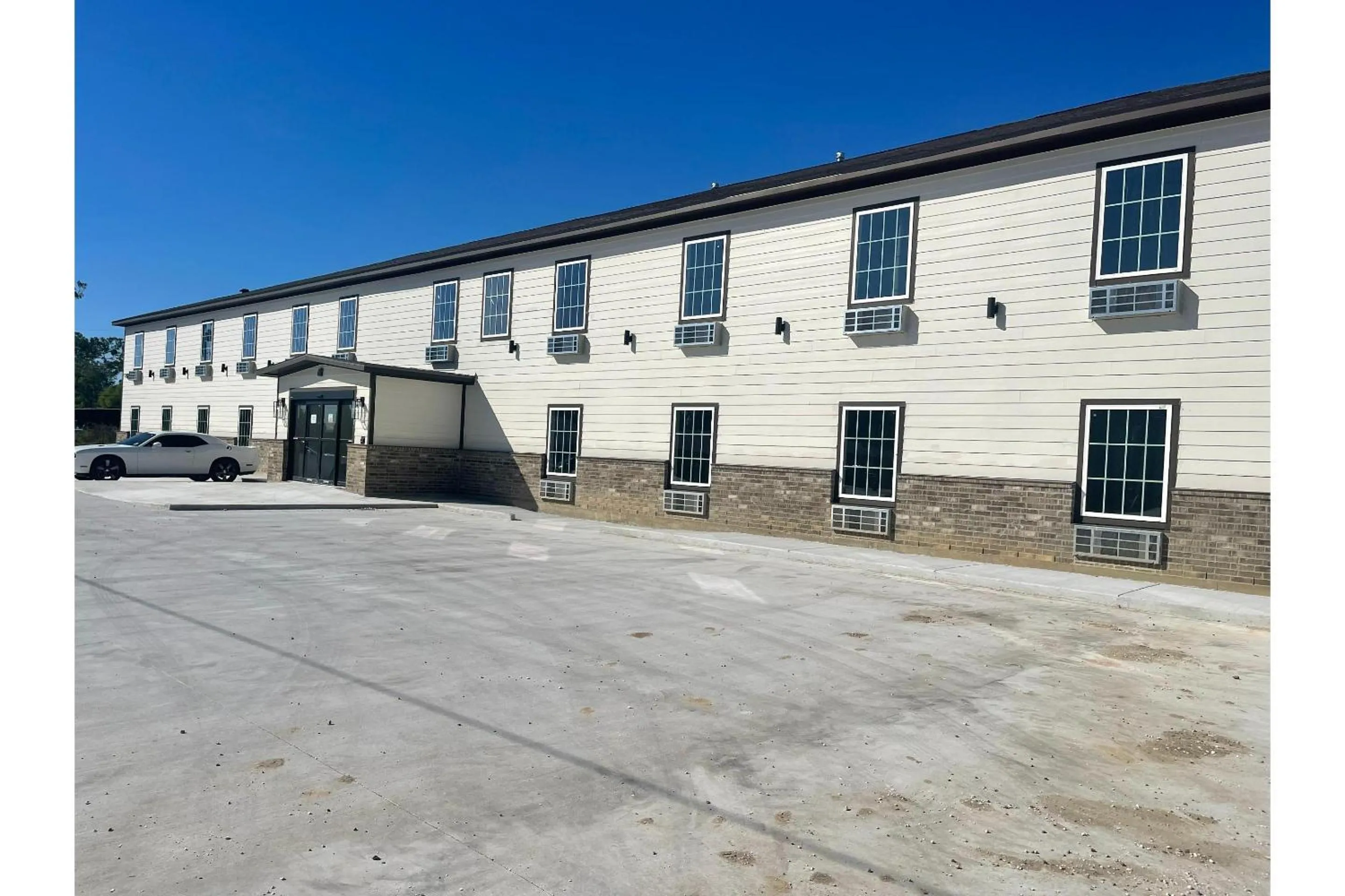 Parking in Hotel O Efficiency De Luxe Near Lake Charles Sulphur