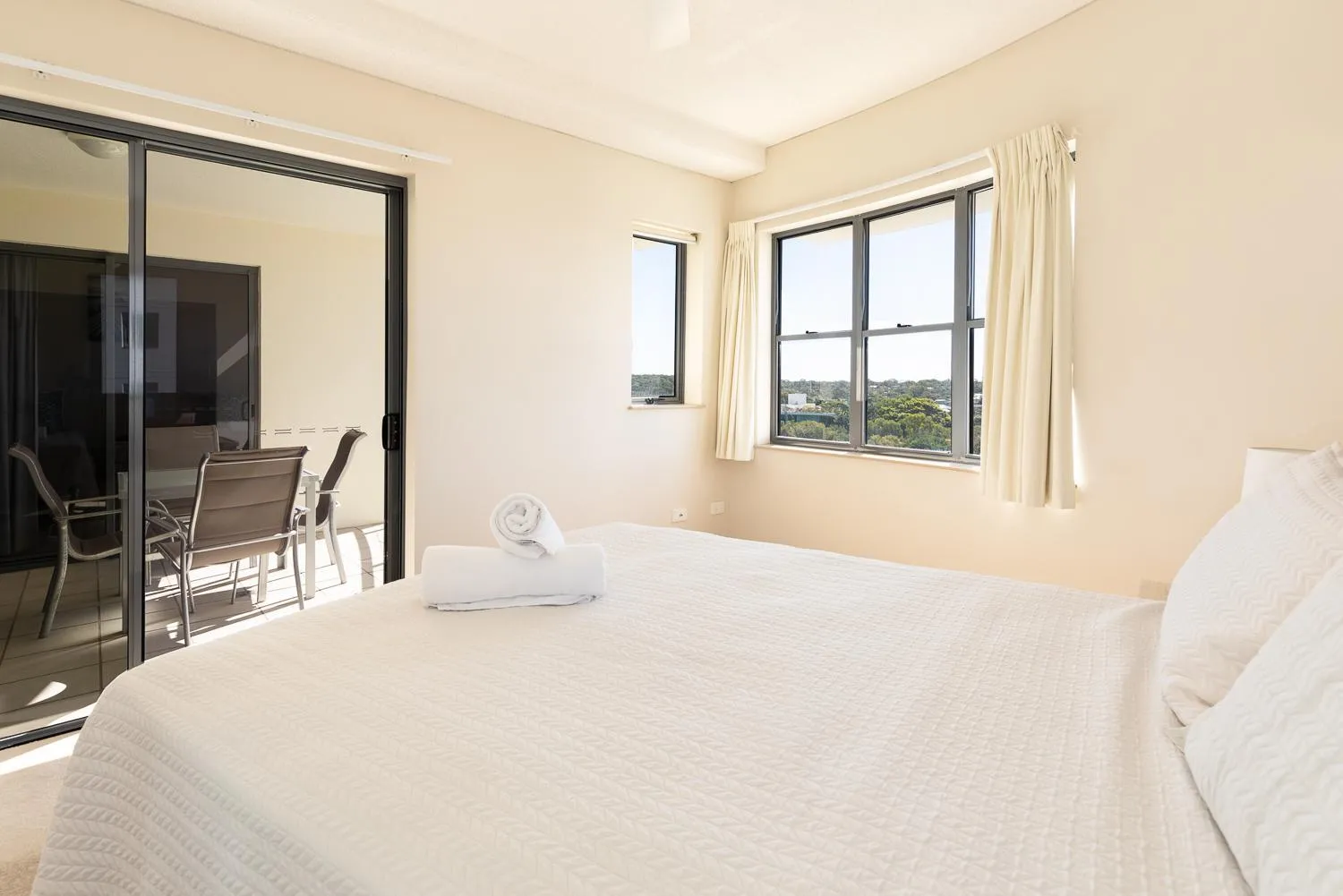 Balcony/Terrace, Bed in The Waterford Prestige Apartments