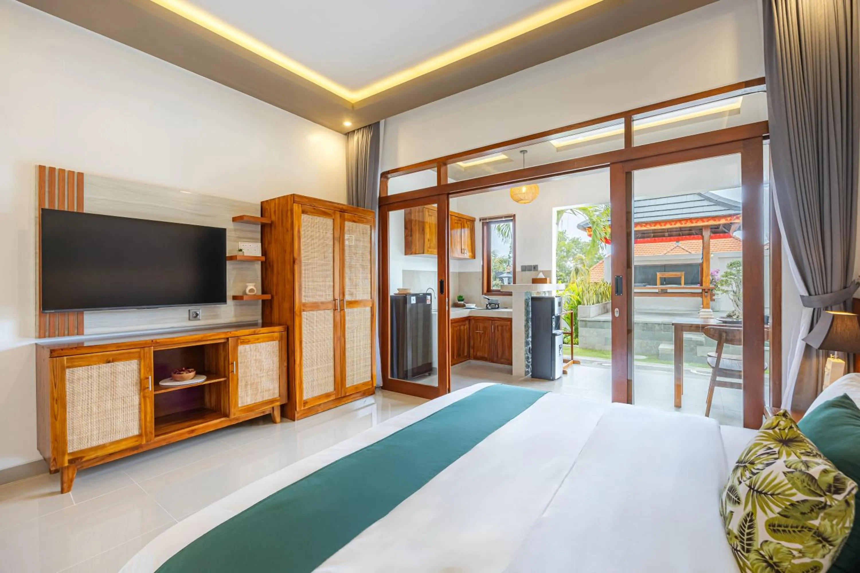 Photo of the whole room, Bed in Cove Dharma Kencana