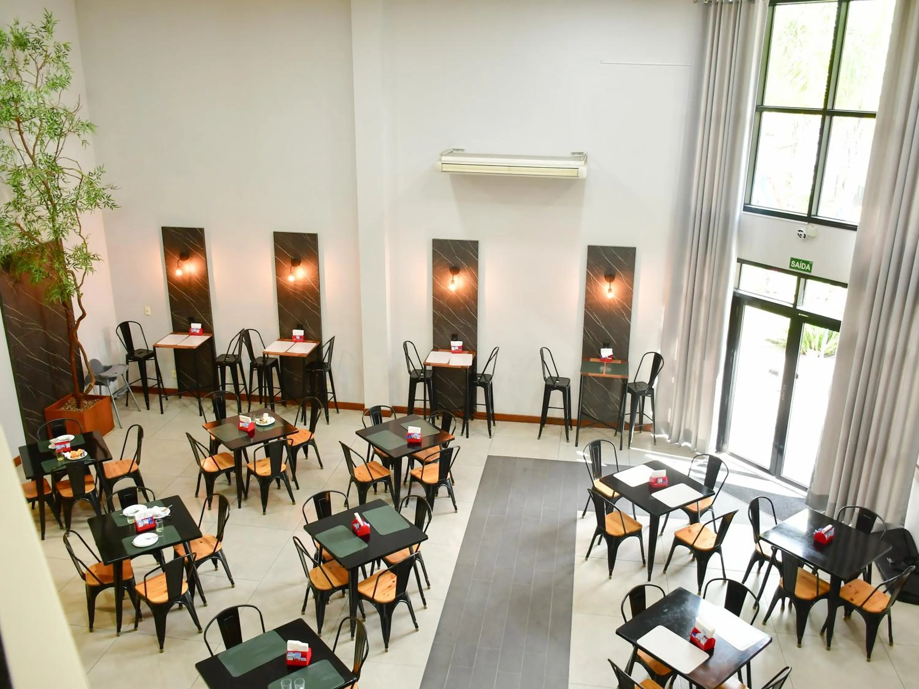 Restaurant/places to eat in Giorni Hotel Boulevard