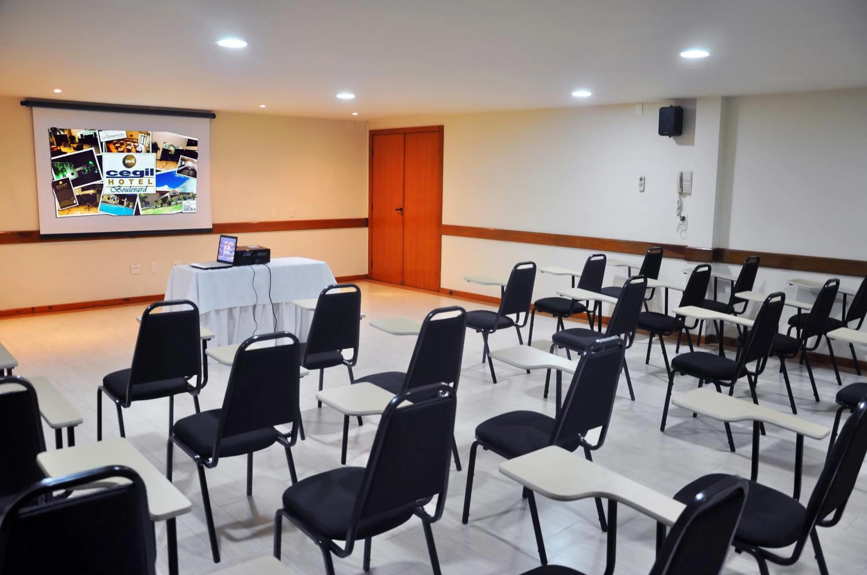 Business facilities in Cegil Hotel Boulevard