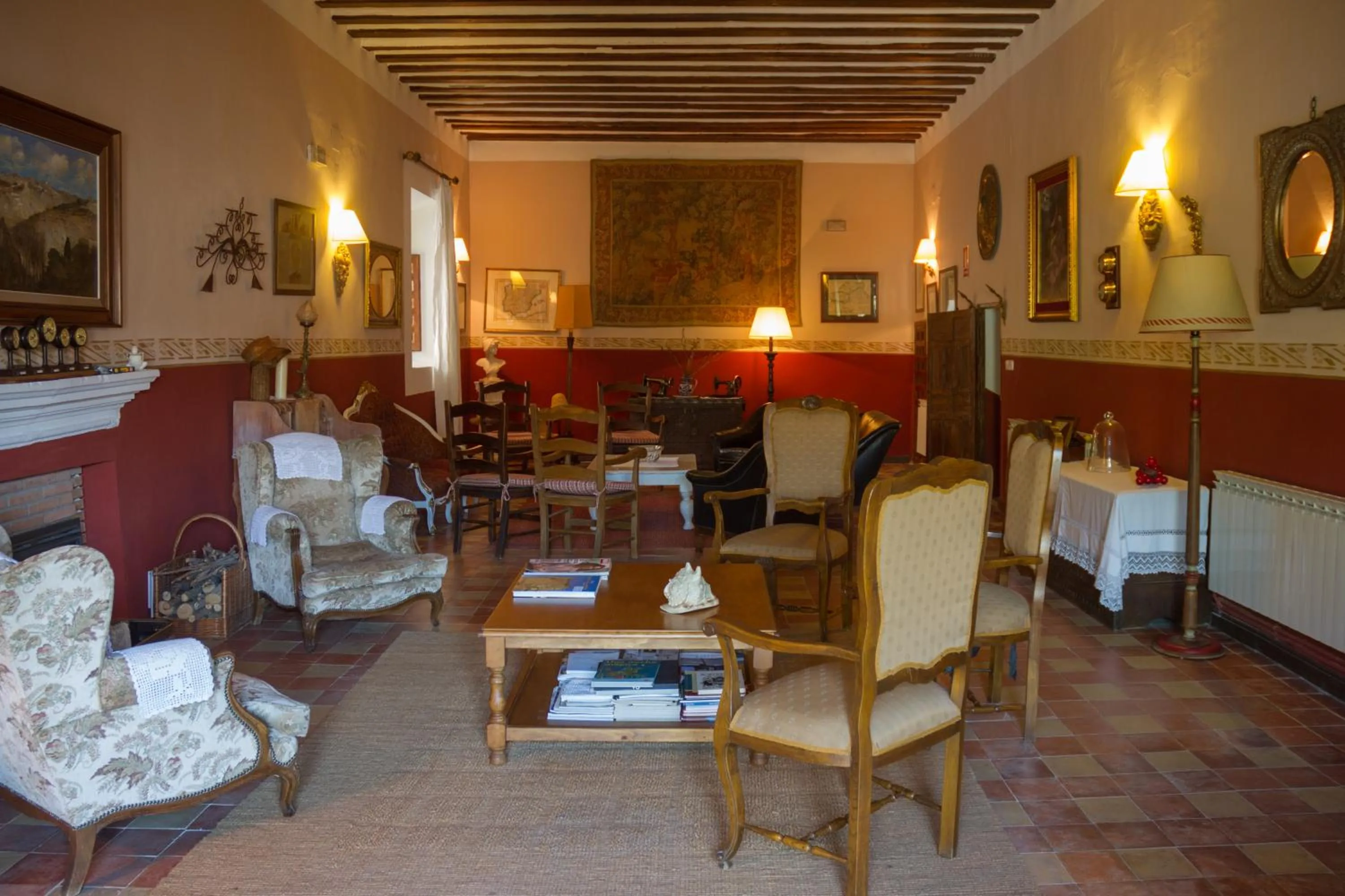 Communal lounge/ TV room in Casa Palacio Conde de Garcinarro